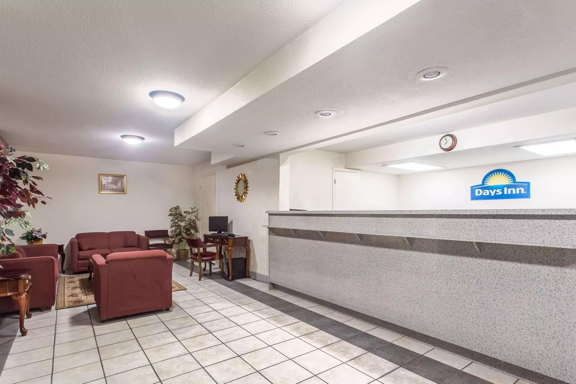 Days Inn by Wyndham Lake City I-10 - Primary Image