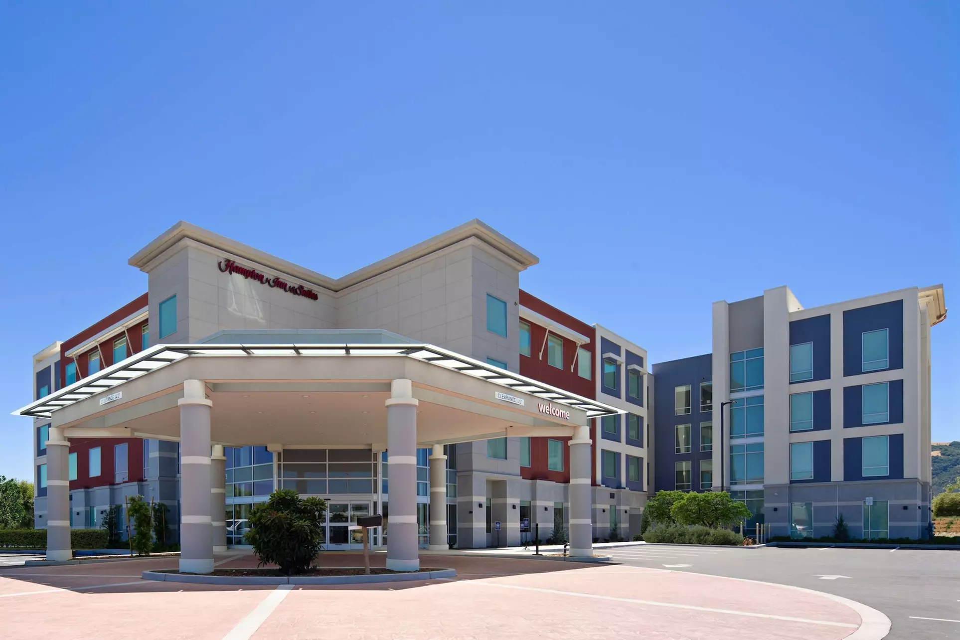 Hampton Inn & Suites Gilroy - Primary Image