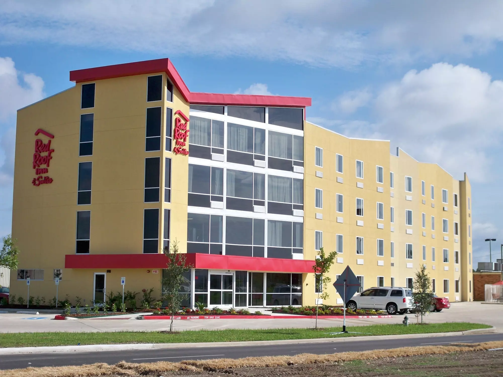 Red Roof Inn & Suites Beaumont - Primary Image