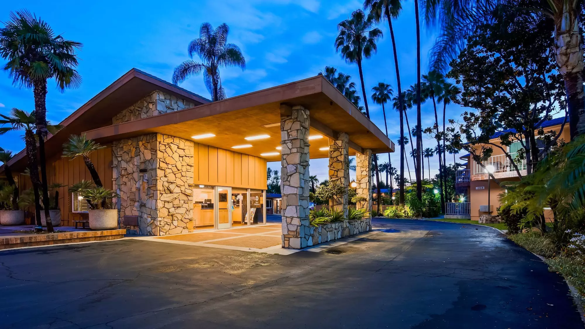 Best Western Pine Tree Motel - Primary Image