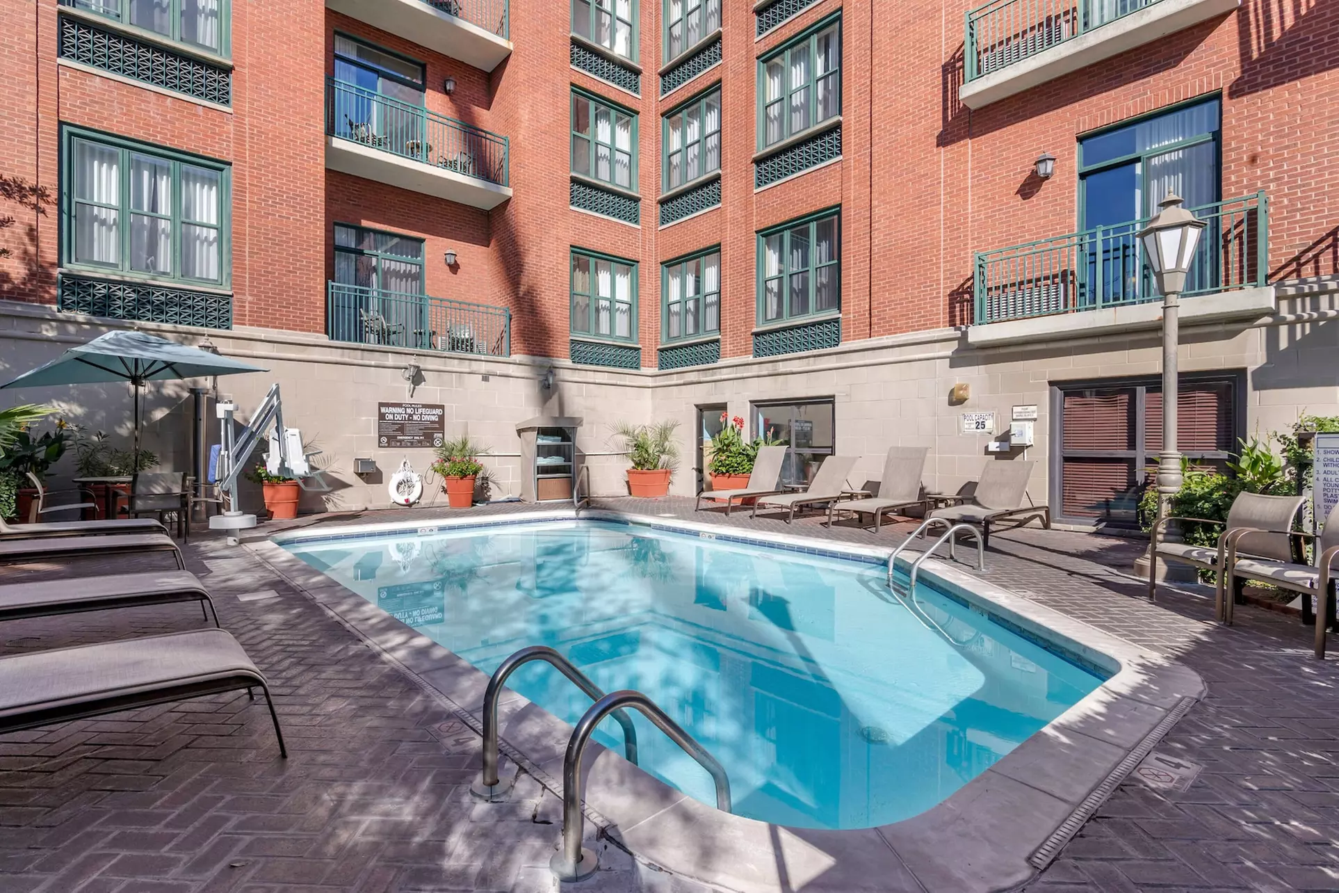 Courtyard by Marriott Savannah Downtown/Historic District - Primary Image
