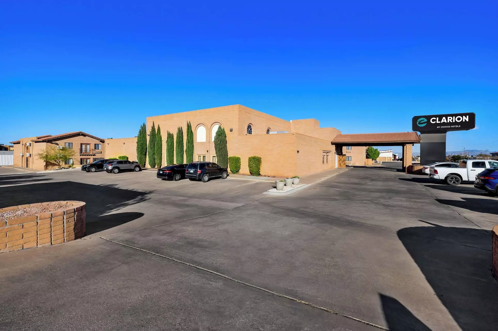 Clarion Inn - Primary Image
