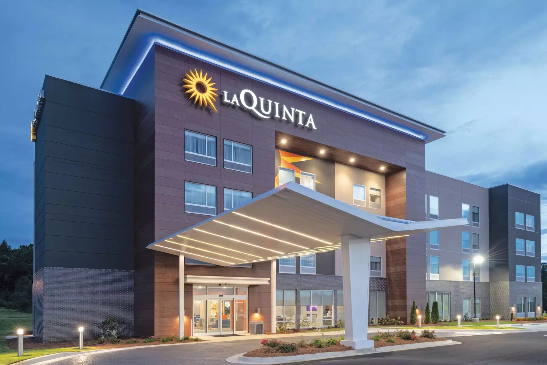 La Quinta Inn & Suites by Wyndham Opelika Auburn - Primary Image