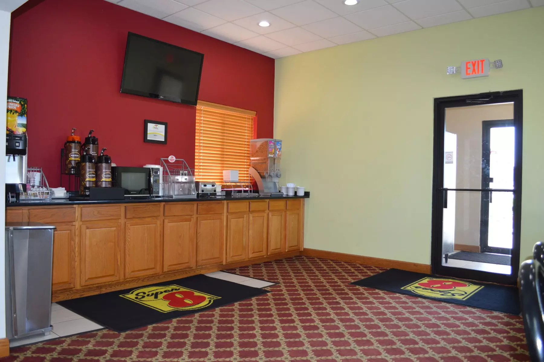 Super 8 by Wyndham Ames - Primary Image