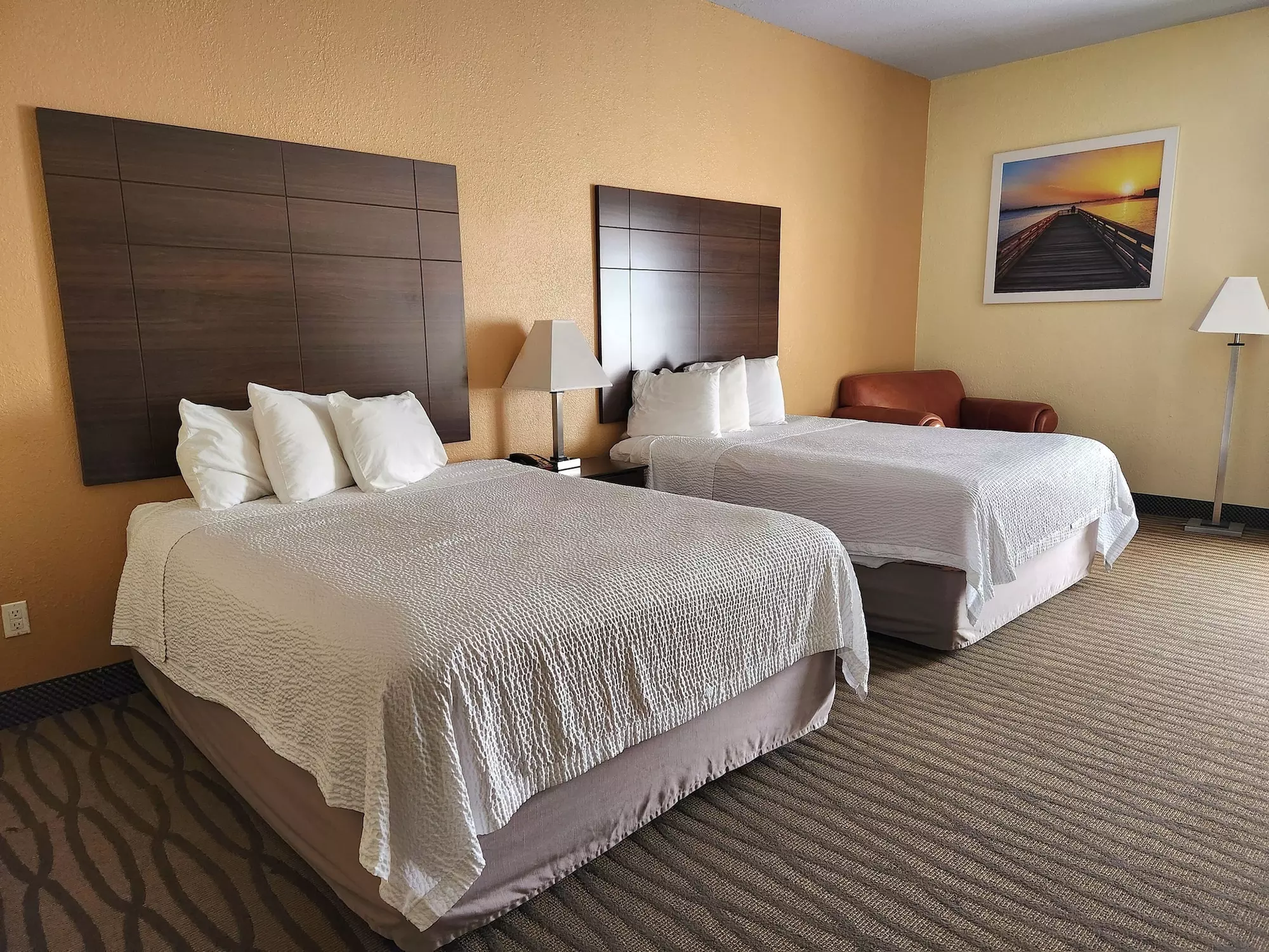 Days Inn & Suites by Wyndham Pasadena - Primary Image