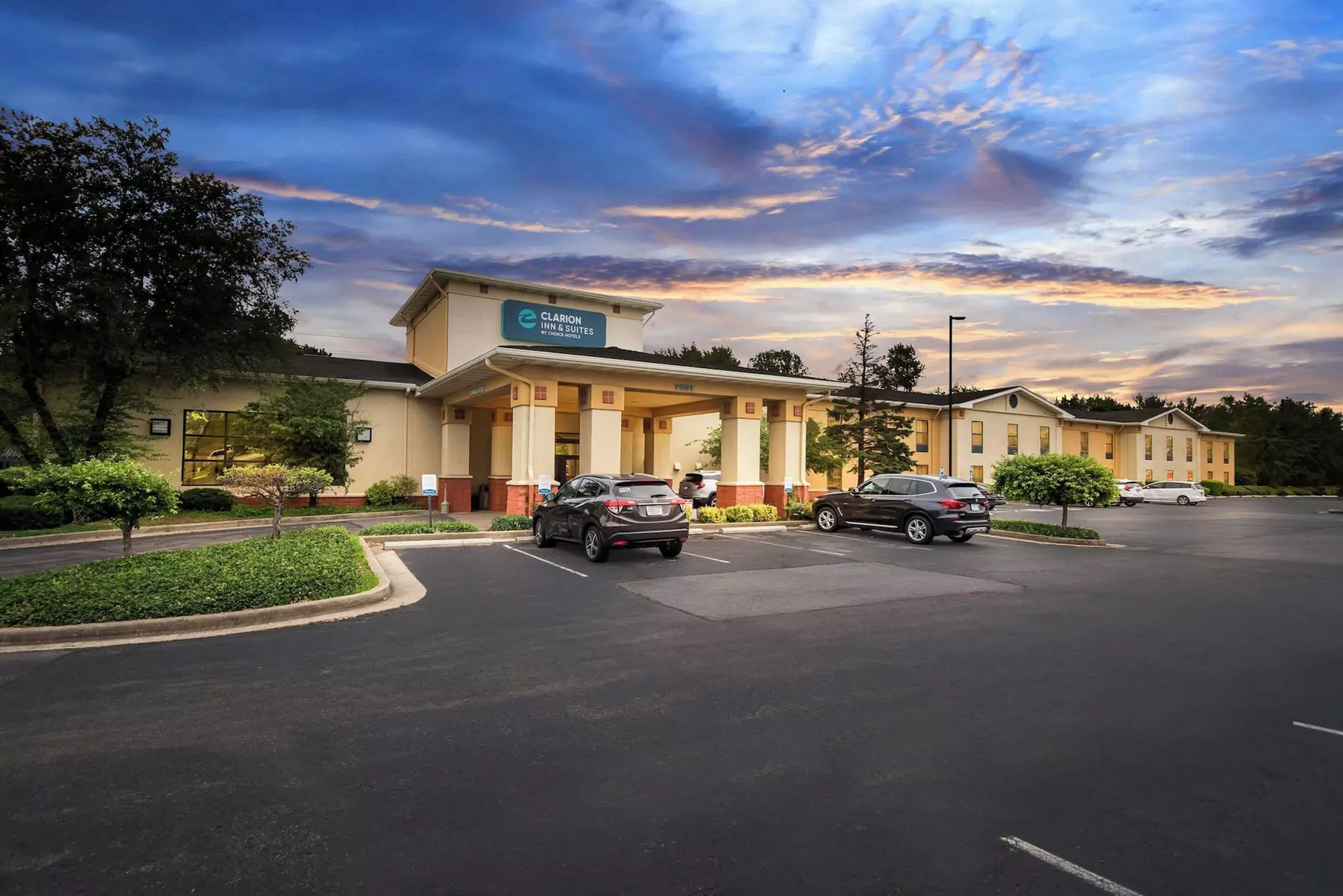 Clarion Inn & Suites Indianapolis Northwest - Primary Image