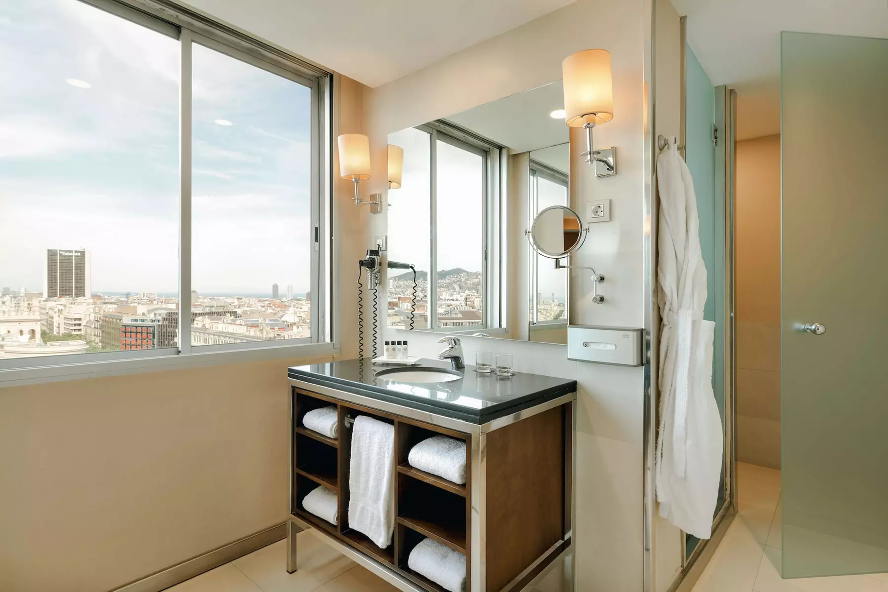 Hesperia Presidente - Primary Image