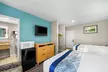 Howard Johnson by Wyndham Santa Cruz Beach Boardwalk - Second Medium