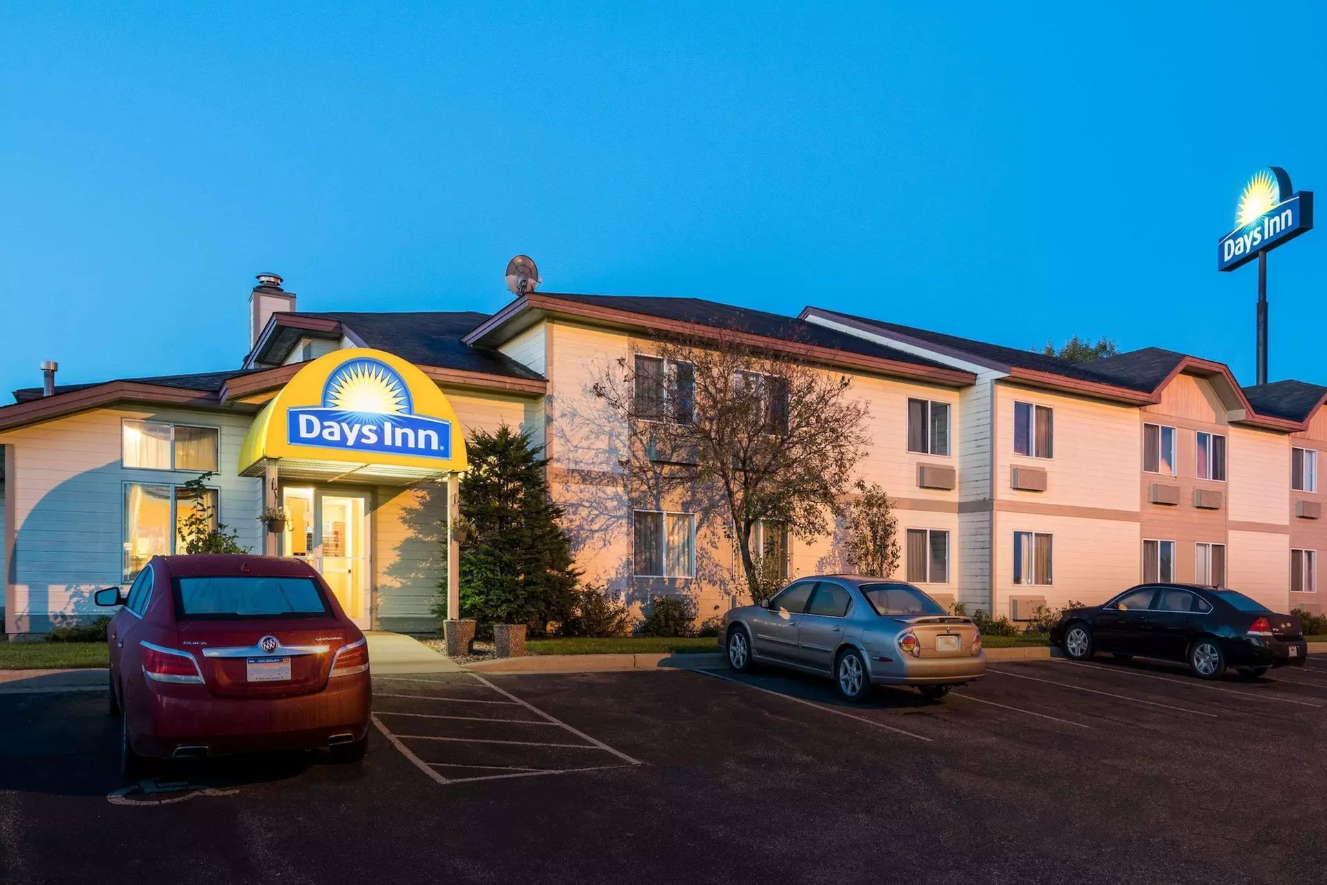 Days Inn by Wyndham West-Eau Claire - Primary Image