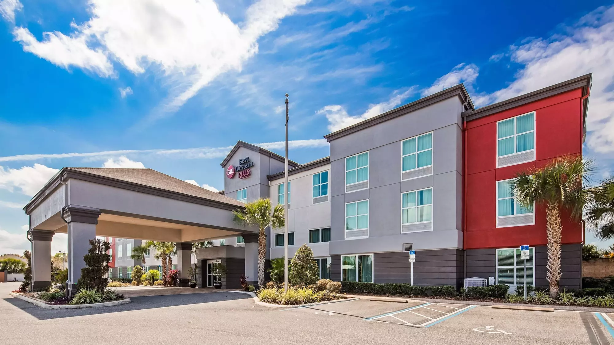 Best Western Plus Chain of Lakes Inn & Suites - Primary Image