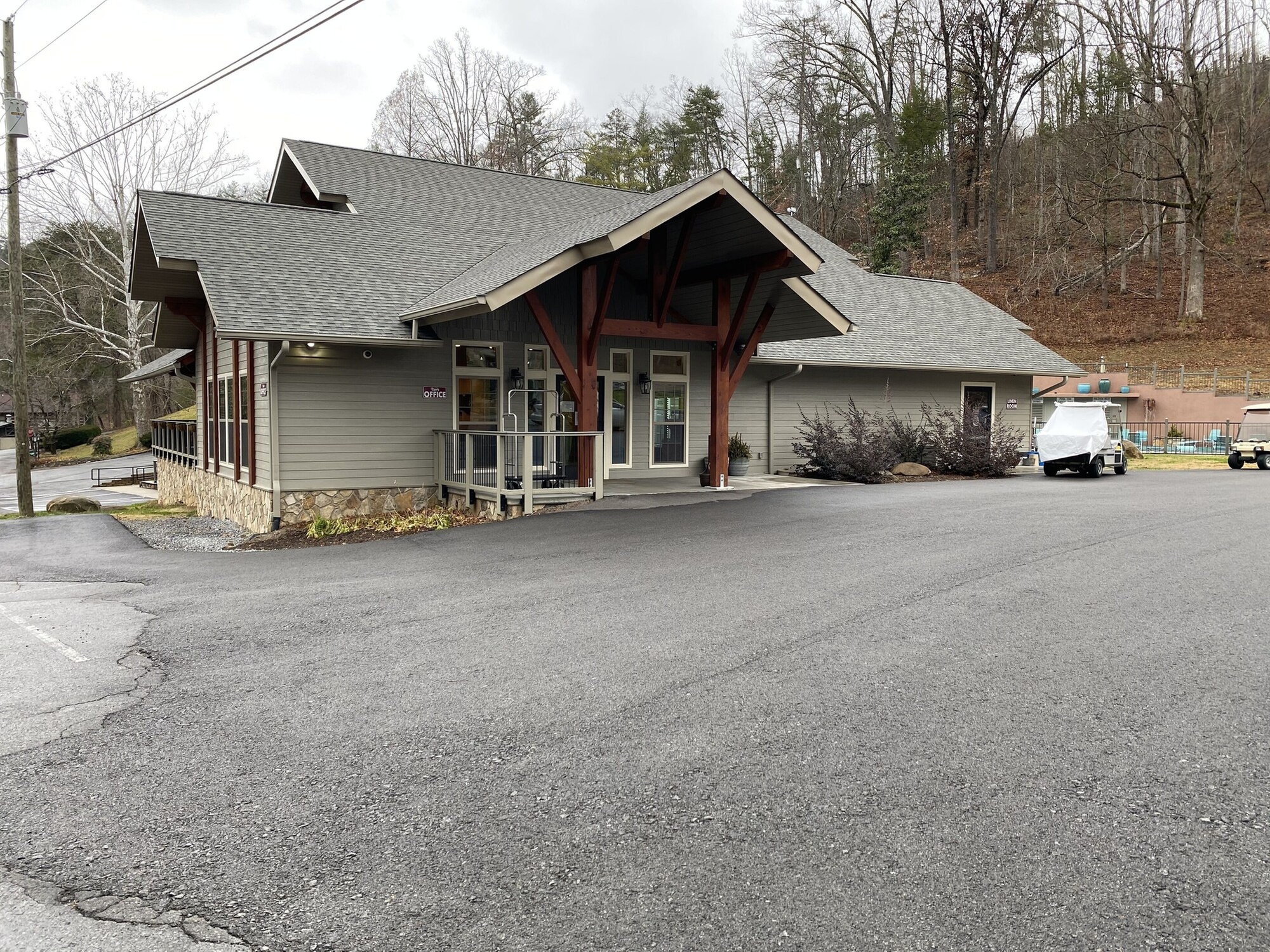 Carr's Northside Motel and Cottages