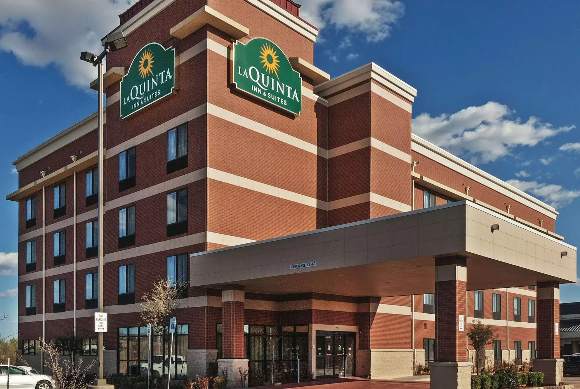 La Quinta Inn & Suites by Wyndham Edmond - Primary Image