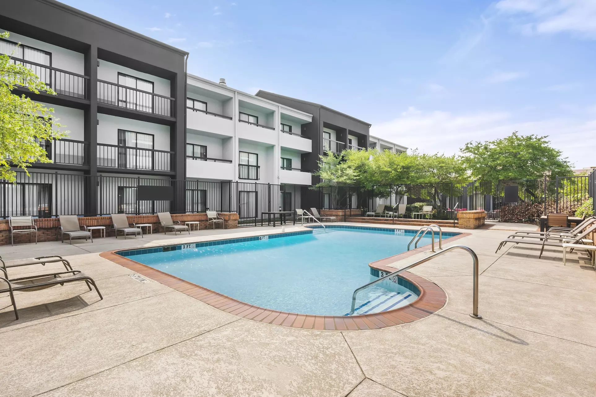 Super 8 by Wyndham Dallas Love Field Airport - Primary Image