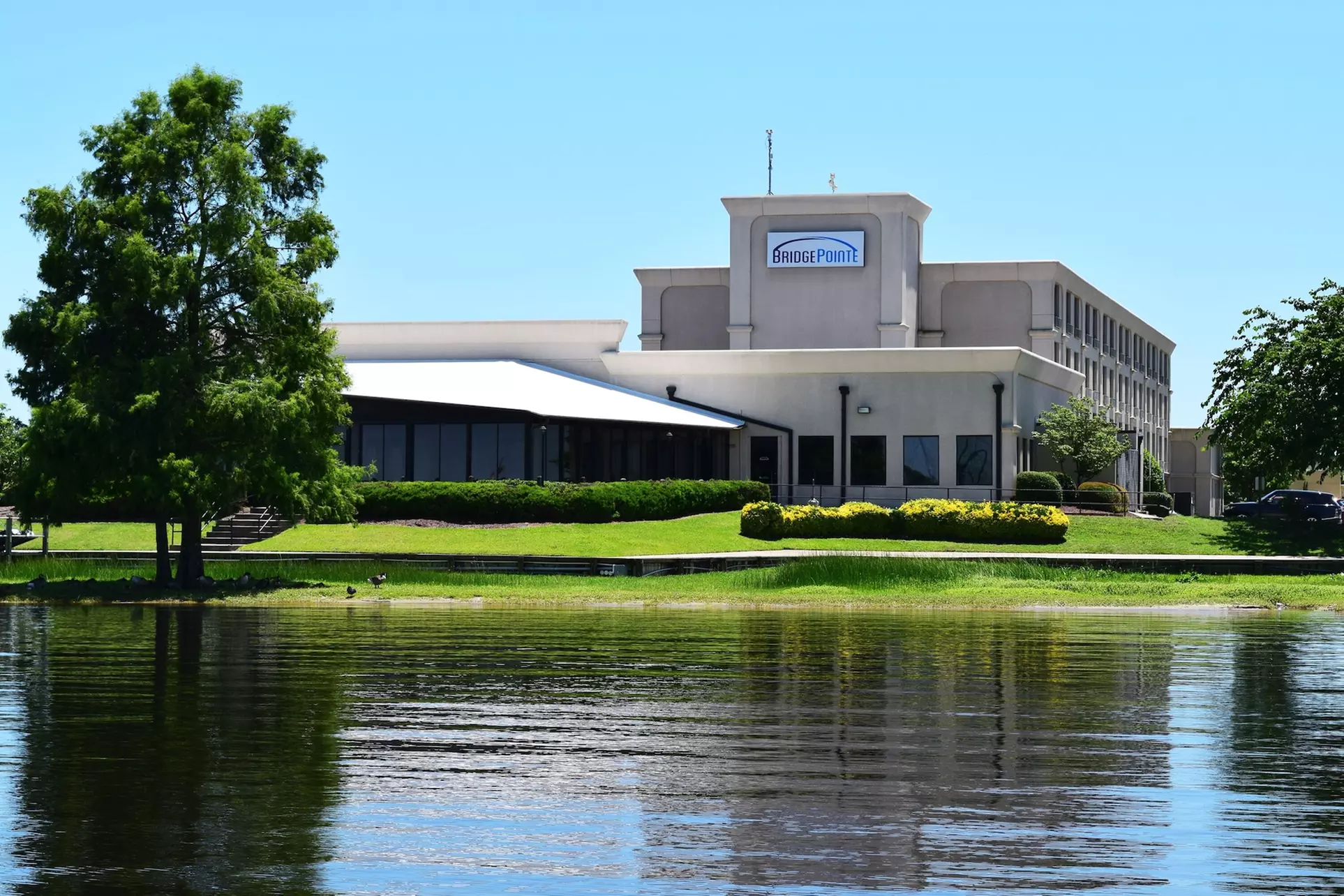 BridgePointe Hotel & Marina - Primary Image
