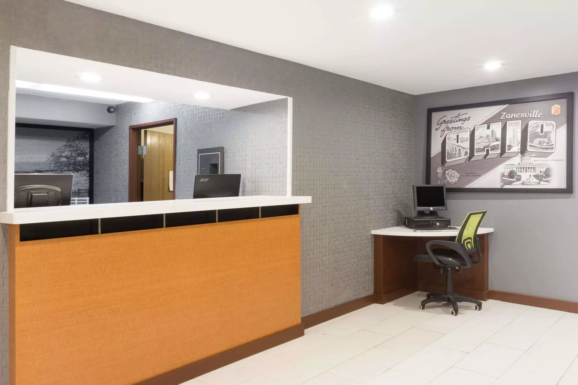 Super 8 by Wyndham Zanesville - Primary Image