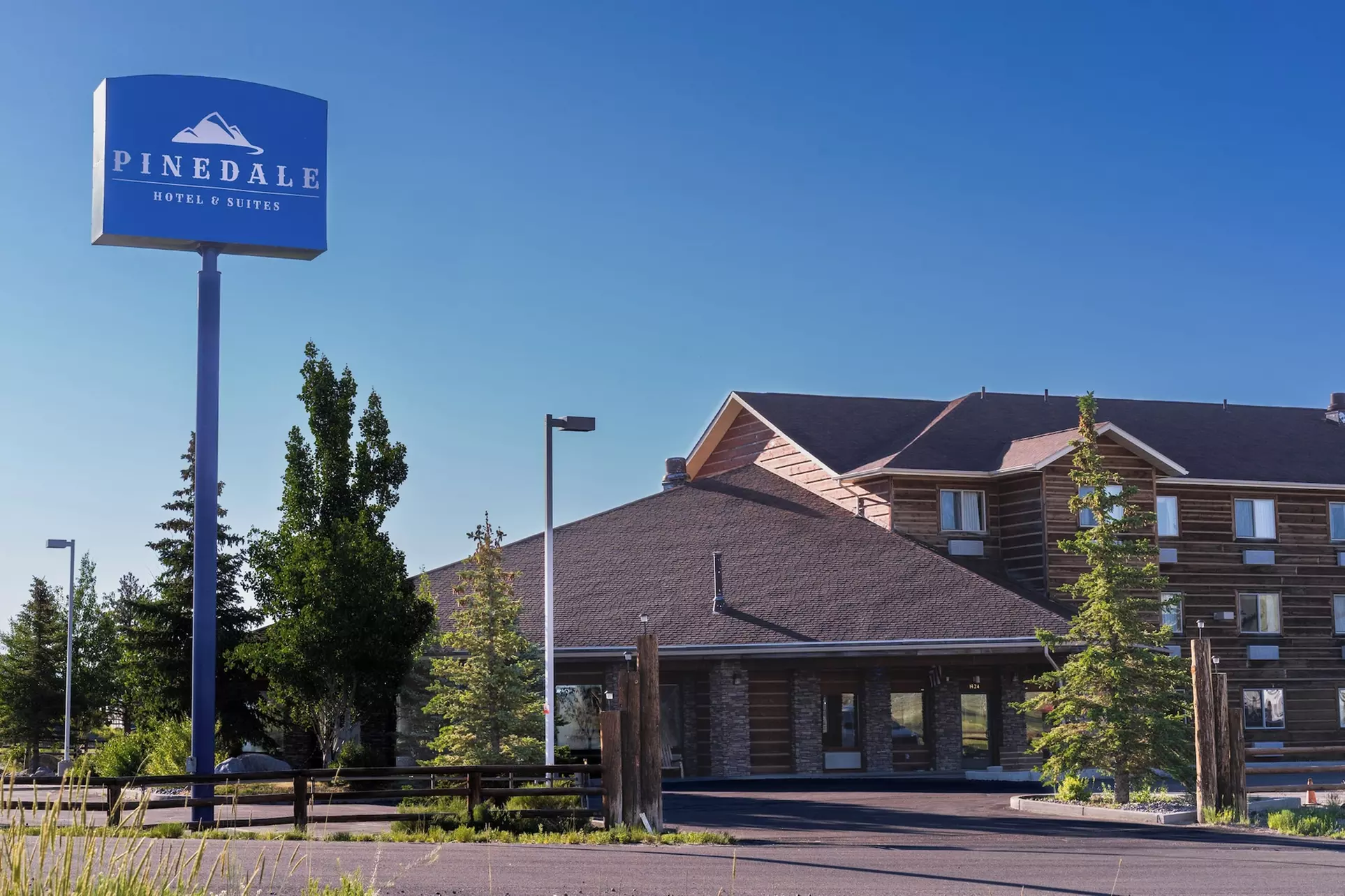 Pinedale Hotel & Suites - Primary Image