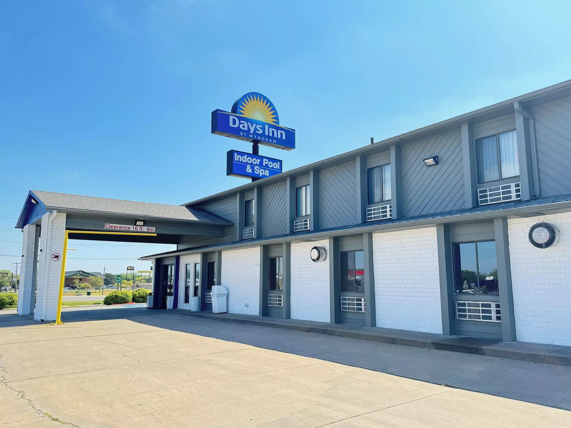 Days Inn by Wyndham Salina I-70 - Primary Image