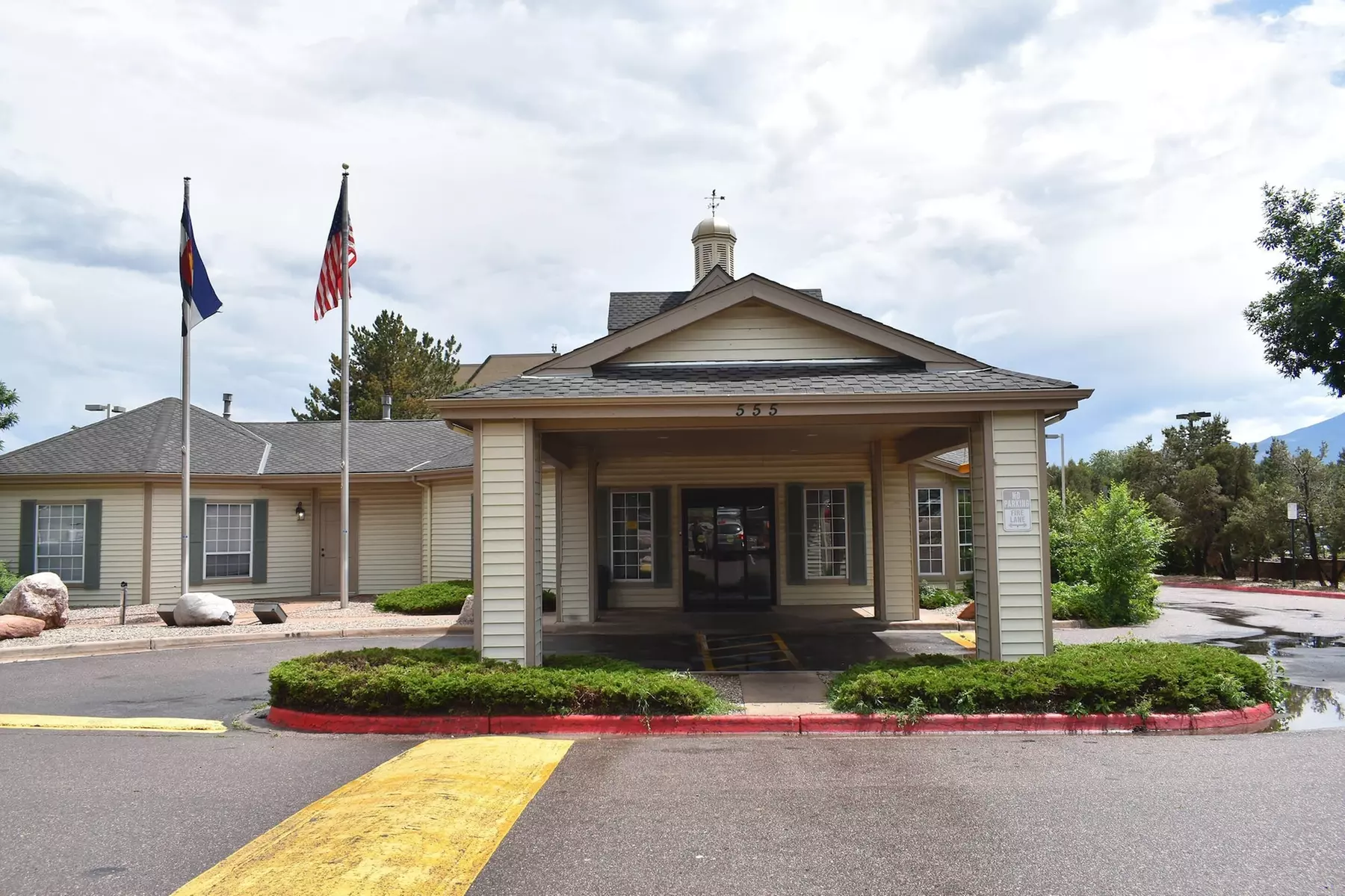 Quality Inn and Suites Garden of the Gods - Primary Image
