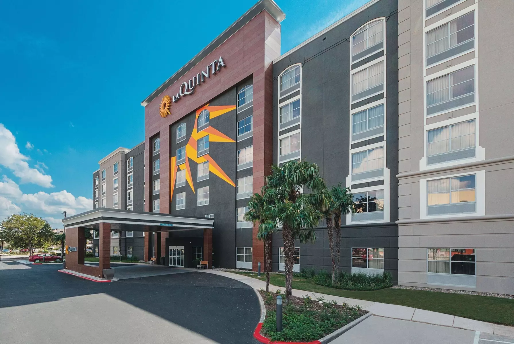 La Quinta Inn & Suites by Wyndham San Antonio Downtown - Primary Image