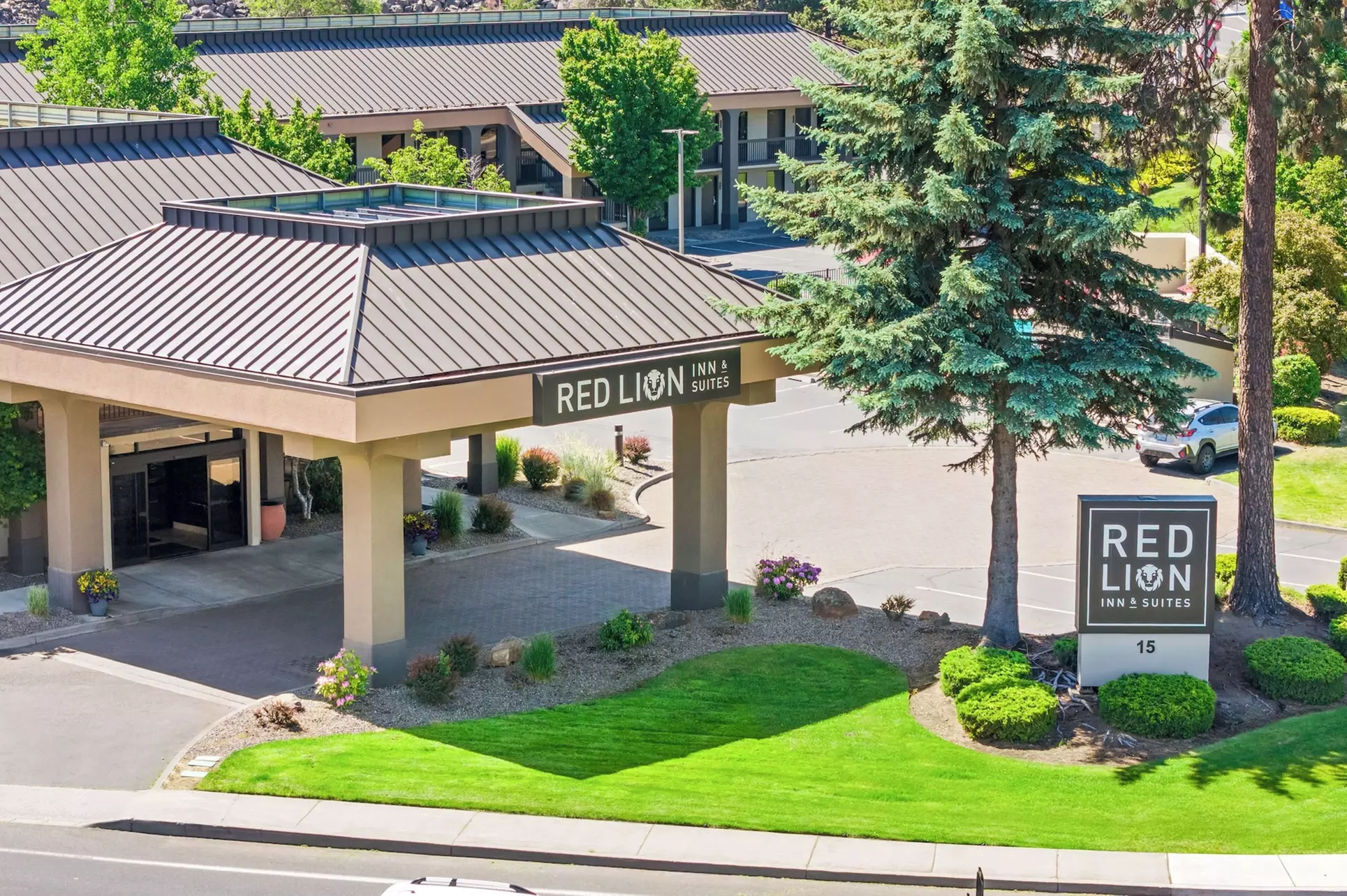 Red Lion Inn & Suites Deschutes River Bend - Primary Image