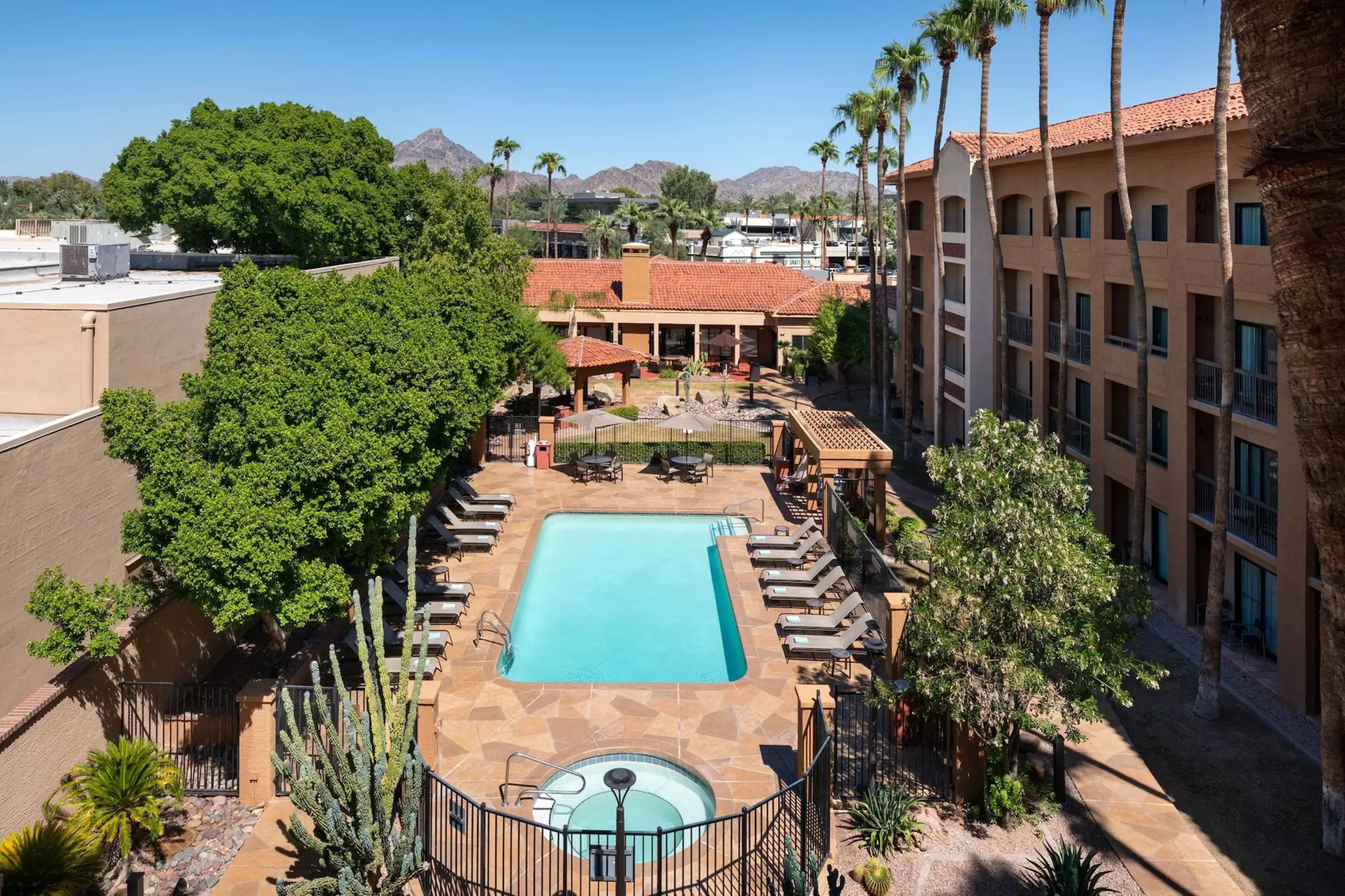 Sonesta Select Phoenix Camelback - Primary Image