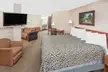 Days Inn & Suites by Wyndham Brinkley - Second Medium