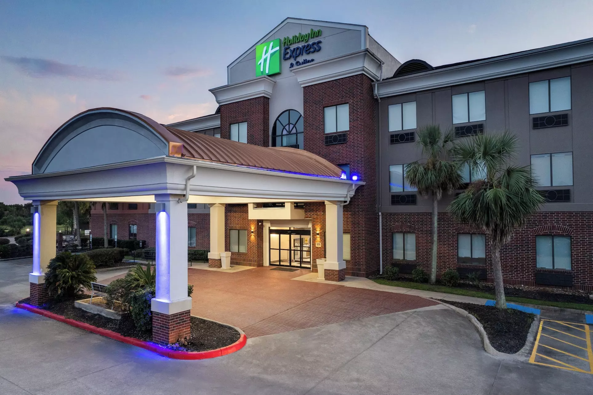 Holiday Inn Express Hotel & Suites Winnie by IHG - Primary Image