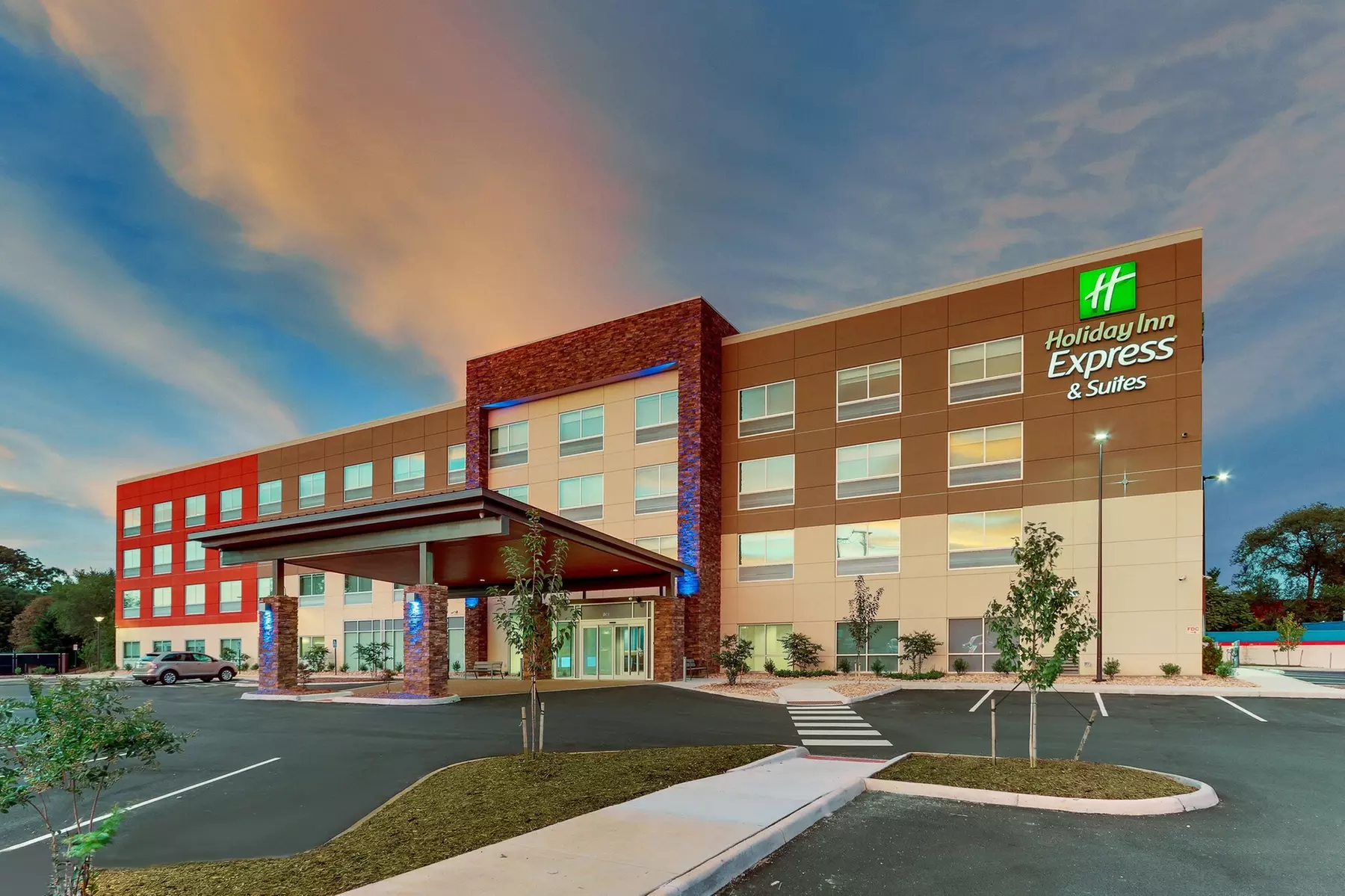 Holiday Inn Express & Suites Roanoke – Civic Center by IHG - Primary Image