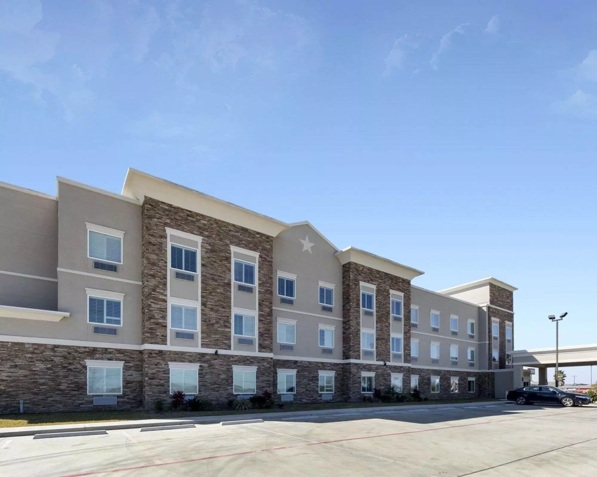 Quality Inn & Suites Victoria East - Primary Image