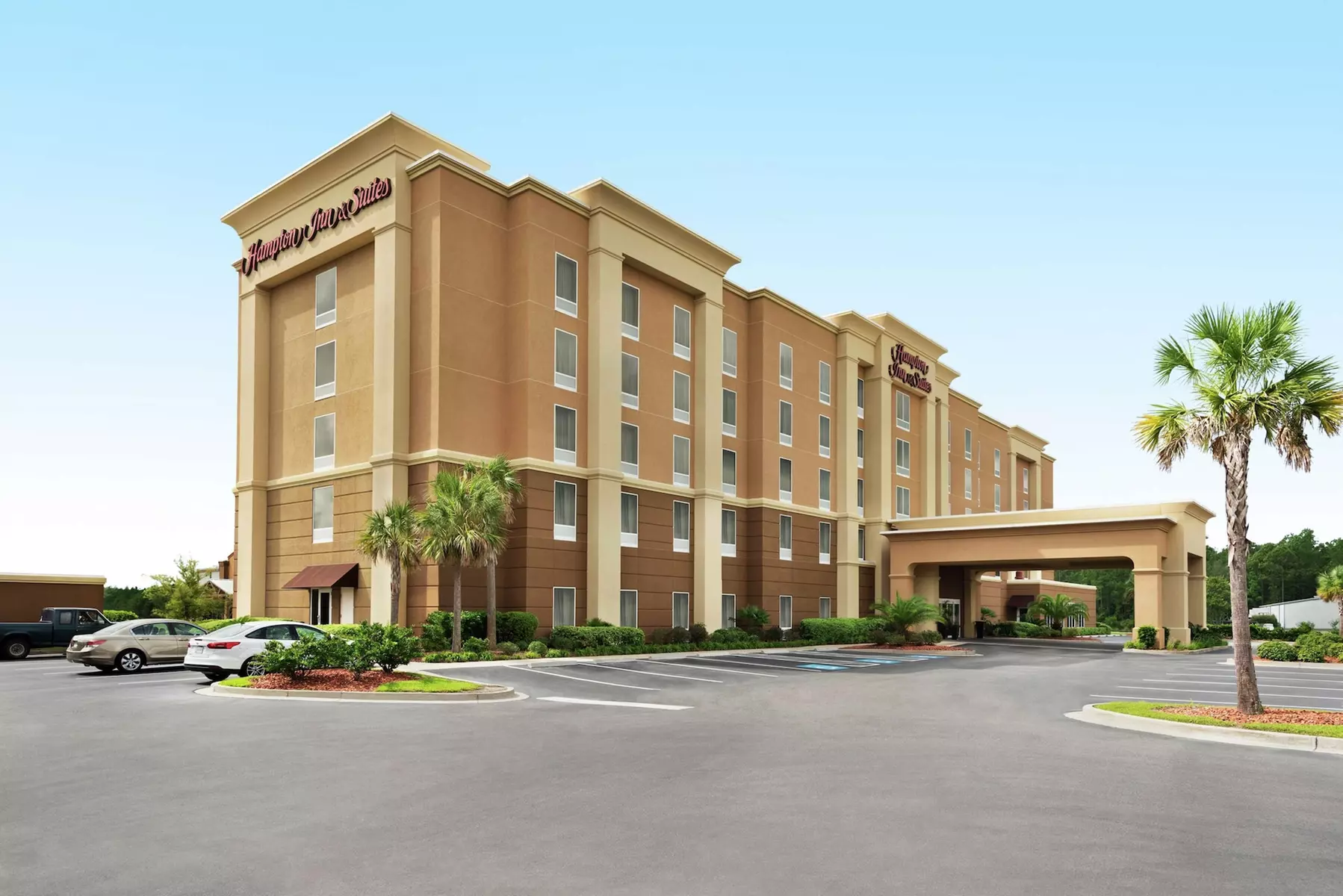 Hampton Inn & Suites Brunswick - Primary Image