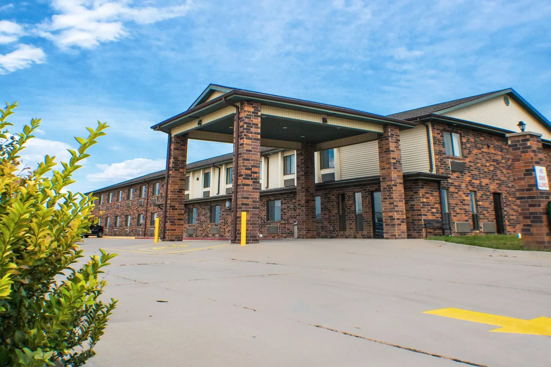 Victorian Inn & Suites - Primary Image