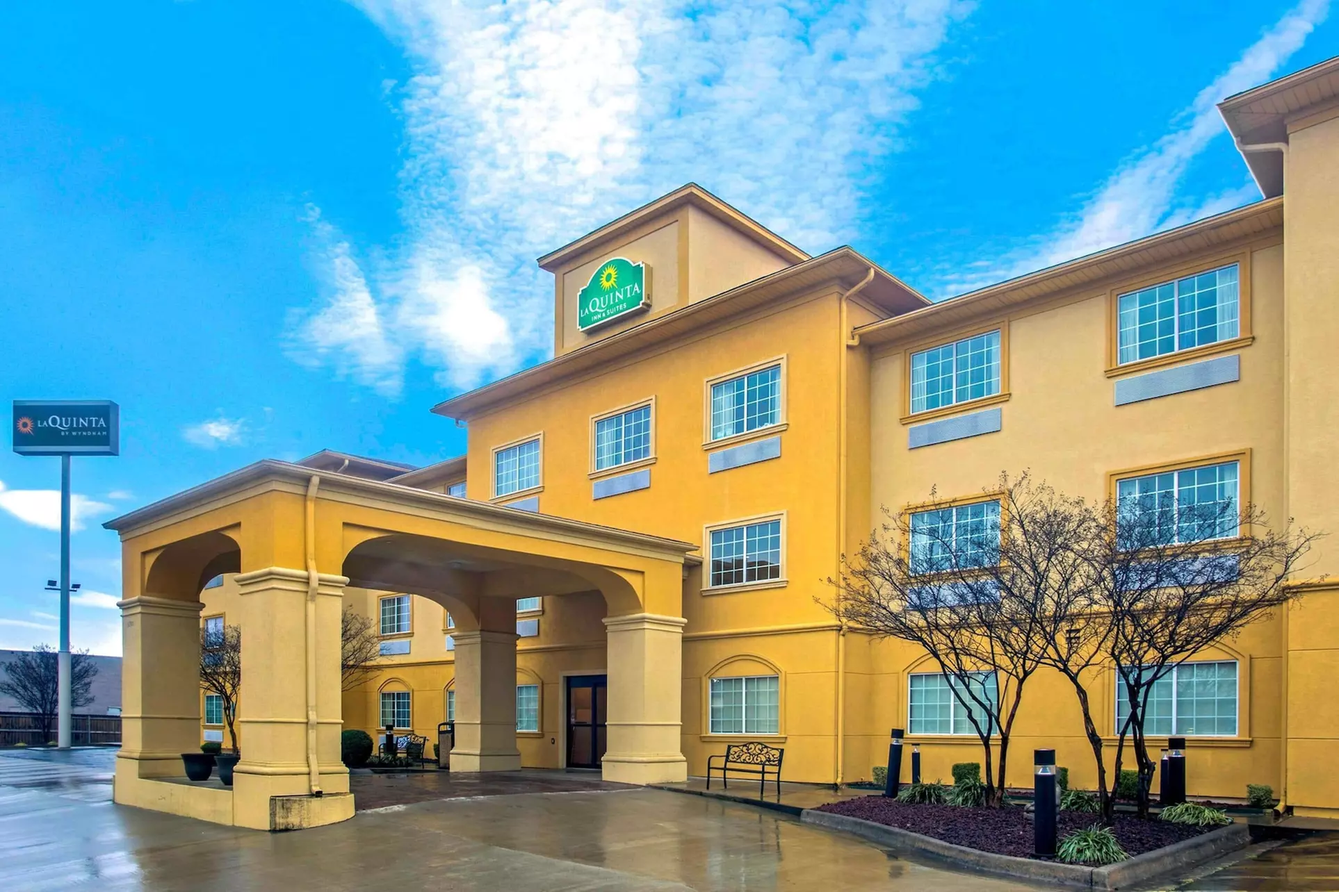 La Quinta Inn & Suites by Wyndham Fort Smith - Primary Image