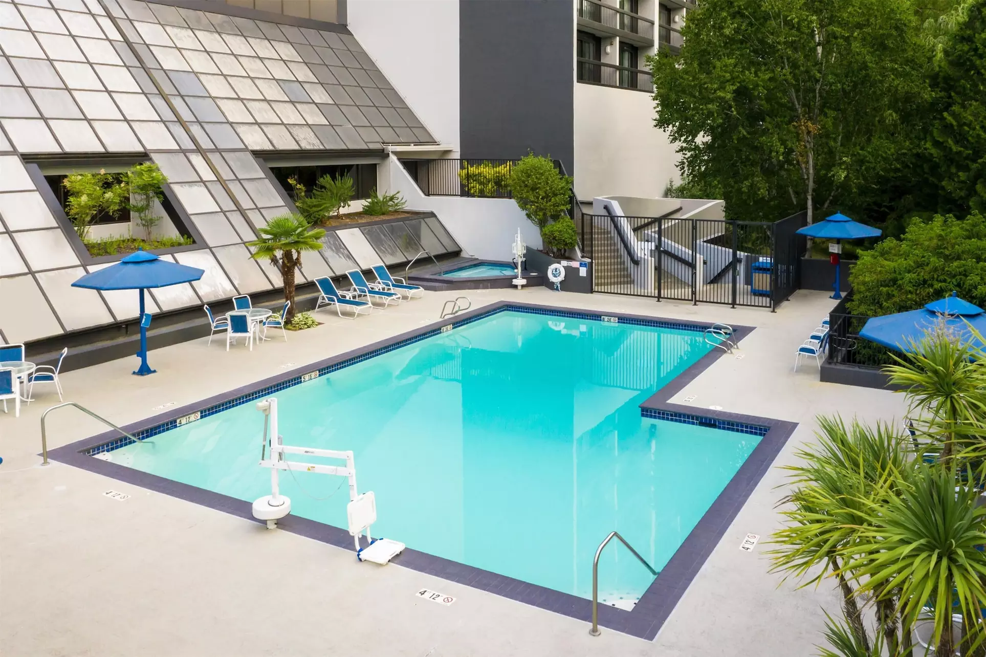 Hilton Bellevue - Primary Image