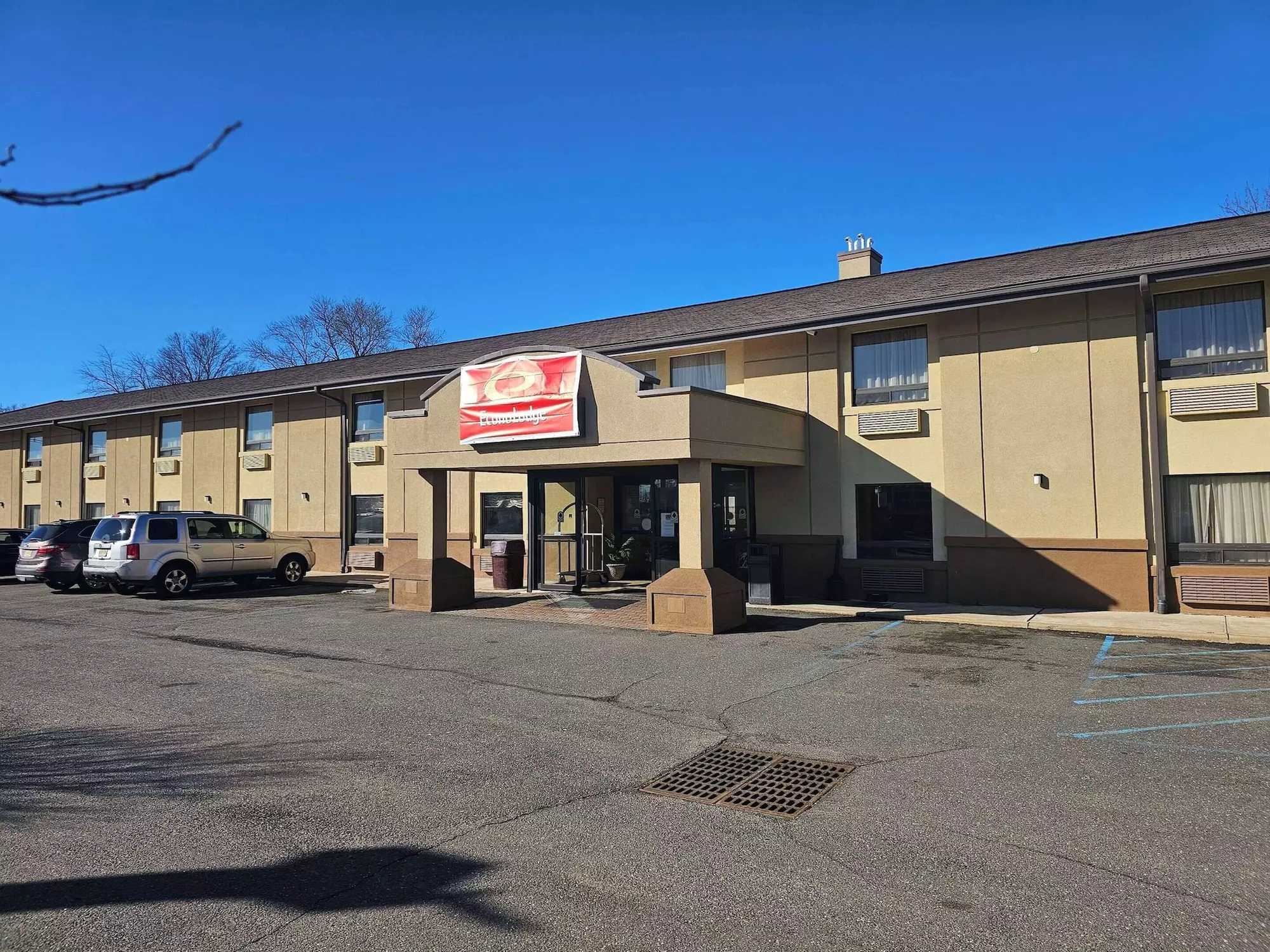 Econo Lodge Woodbridge - Primary Image