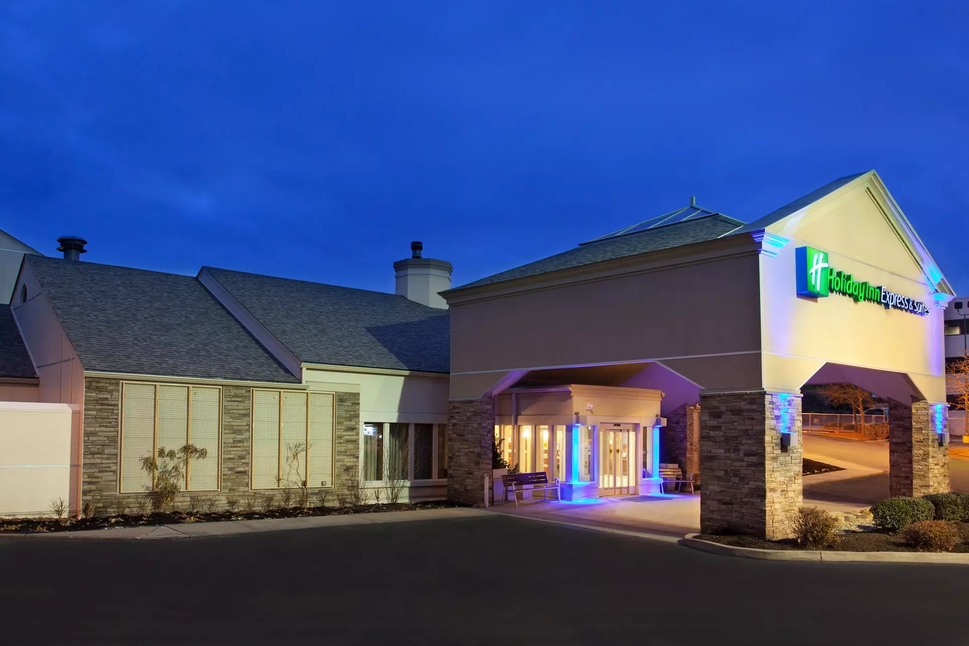 Holiday Inn Express Hotel & Suites Pittsburgh Airport by IHG - Primary Image