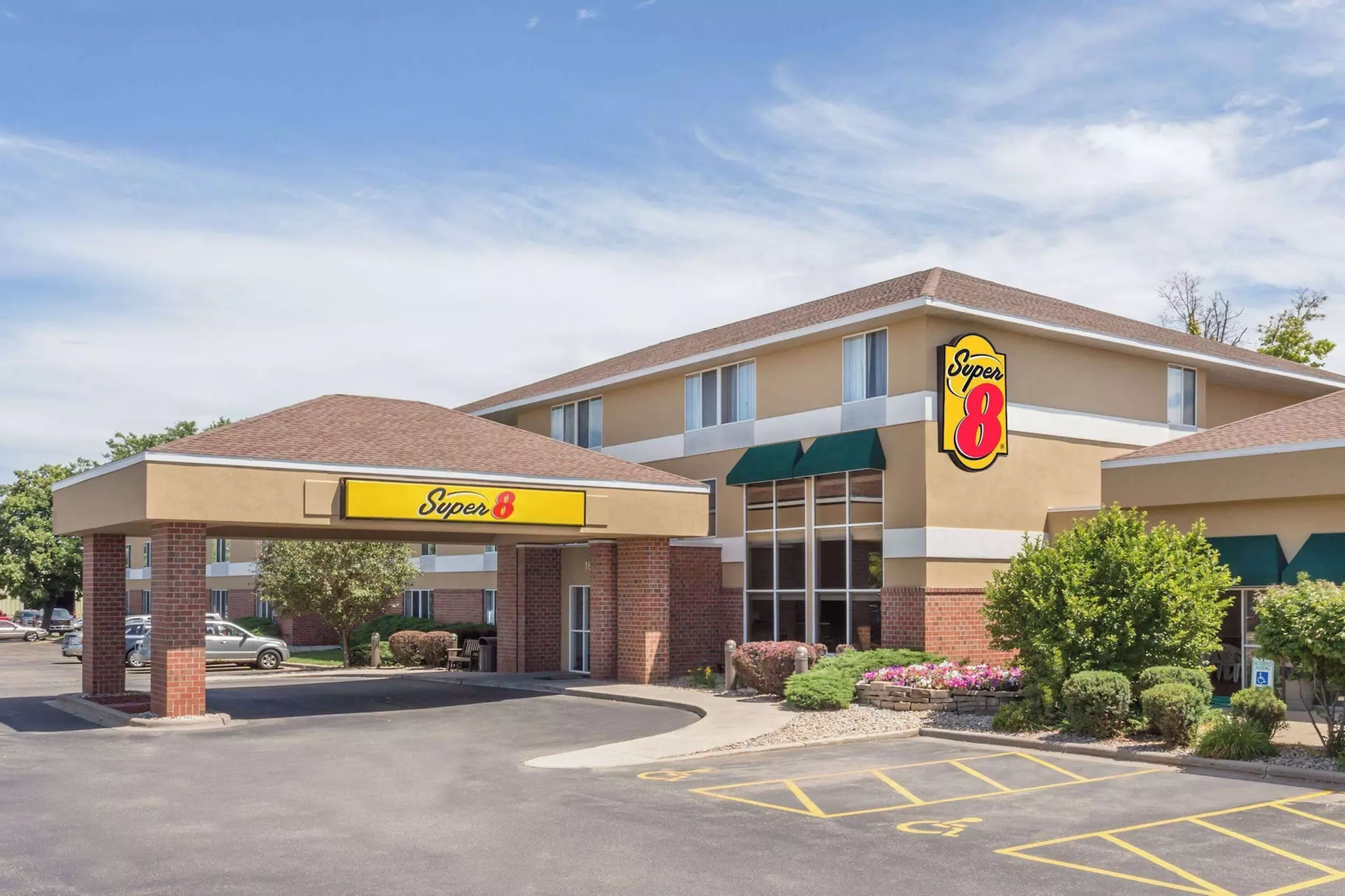 Super 8 by Wyndham Madison South - Primary Image
