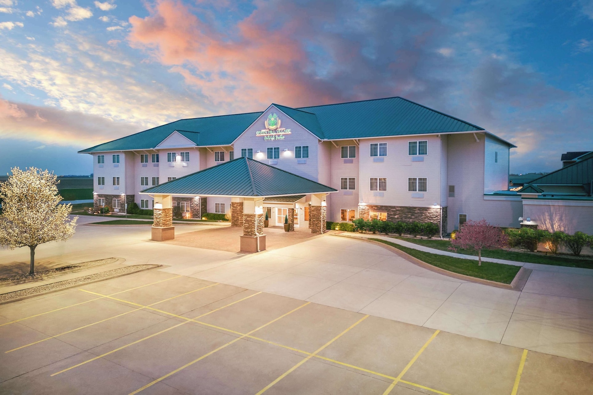 Green Mill Village Hotel & Suites, BW Signature Collection
