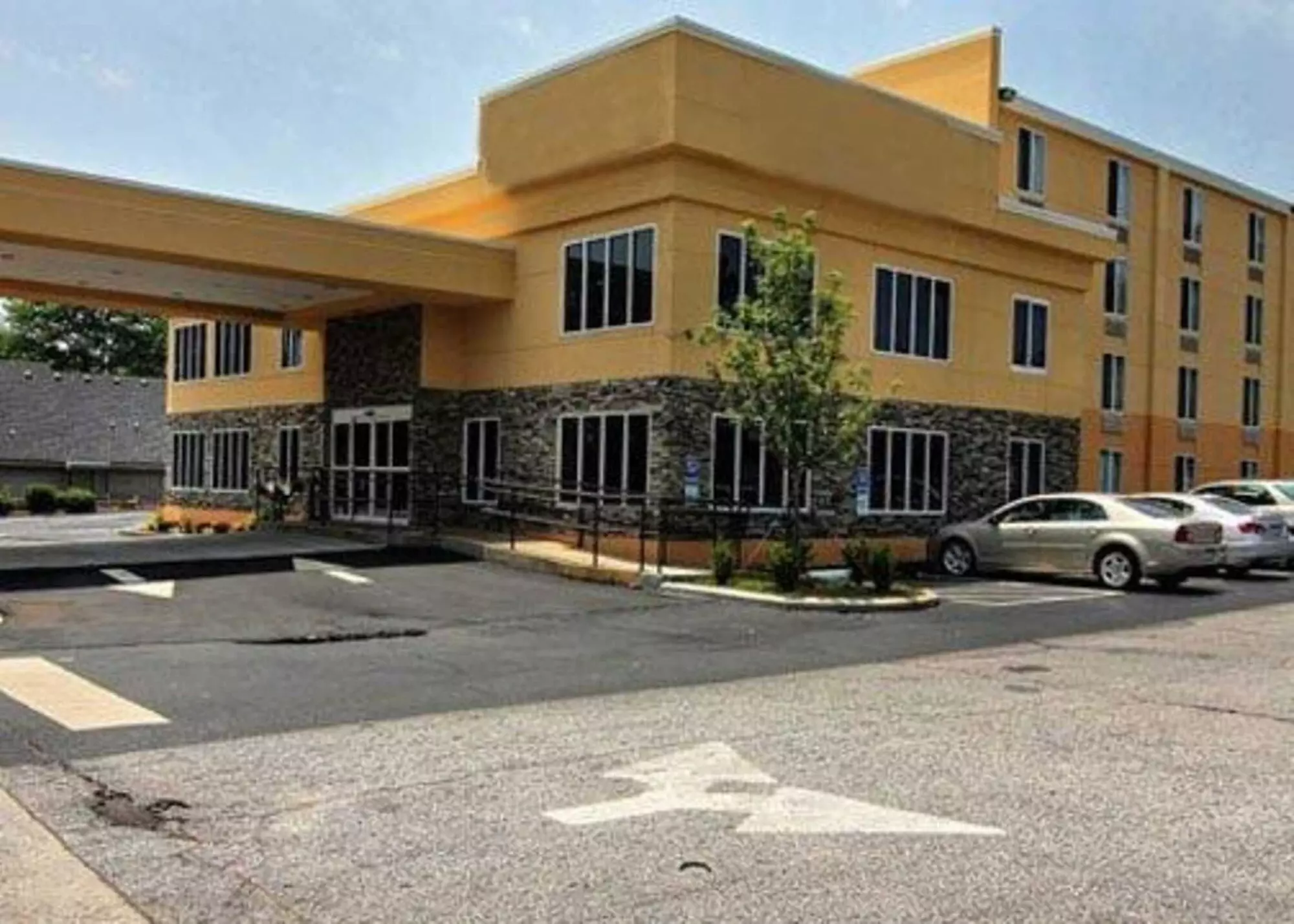 Quality Inn & Suites Greenville near downtown - Primary Image