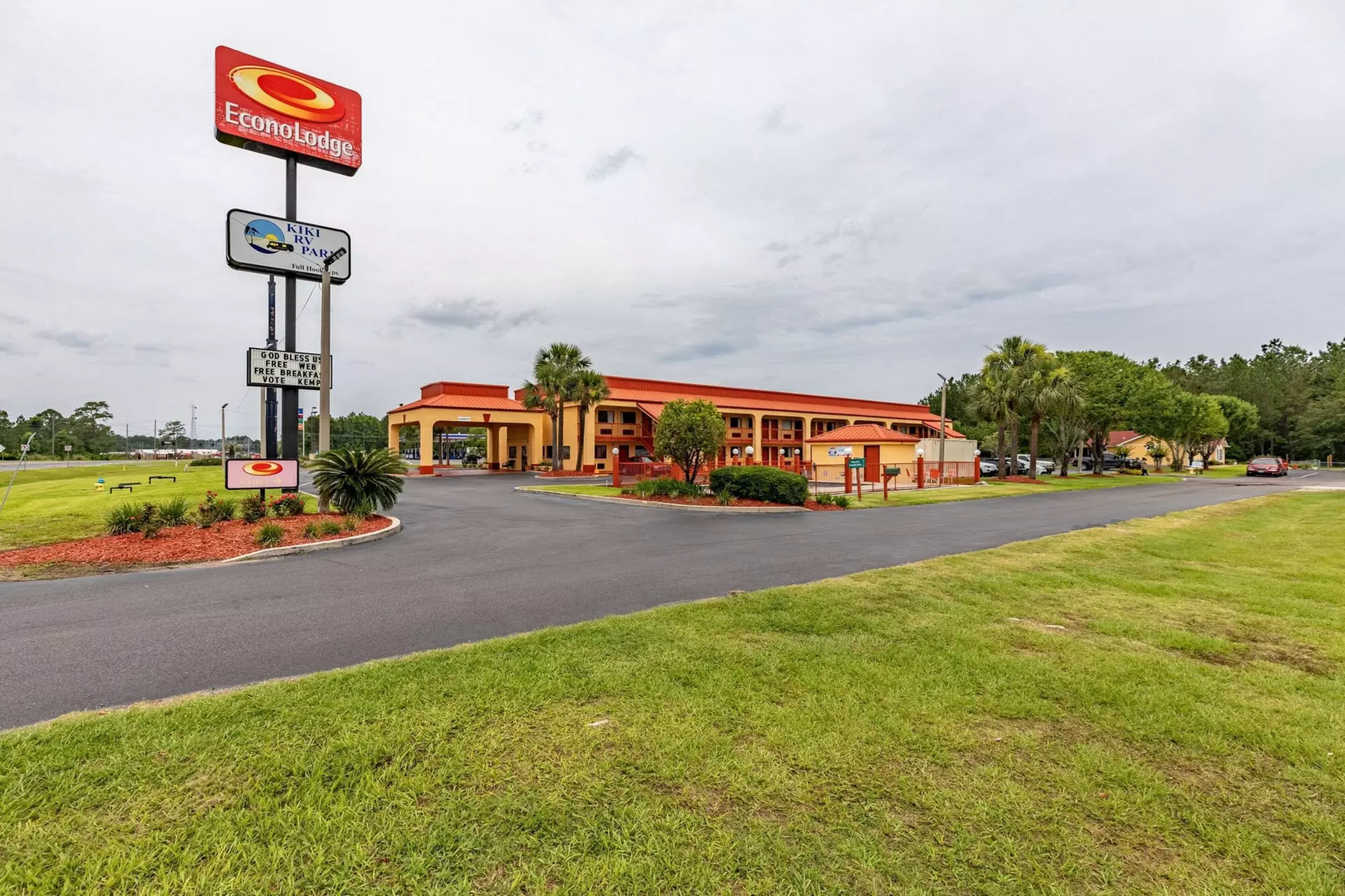 Econo Lodge Cumberland - Primary Image