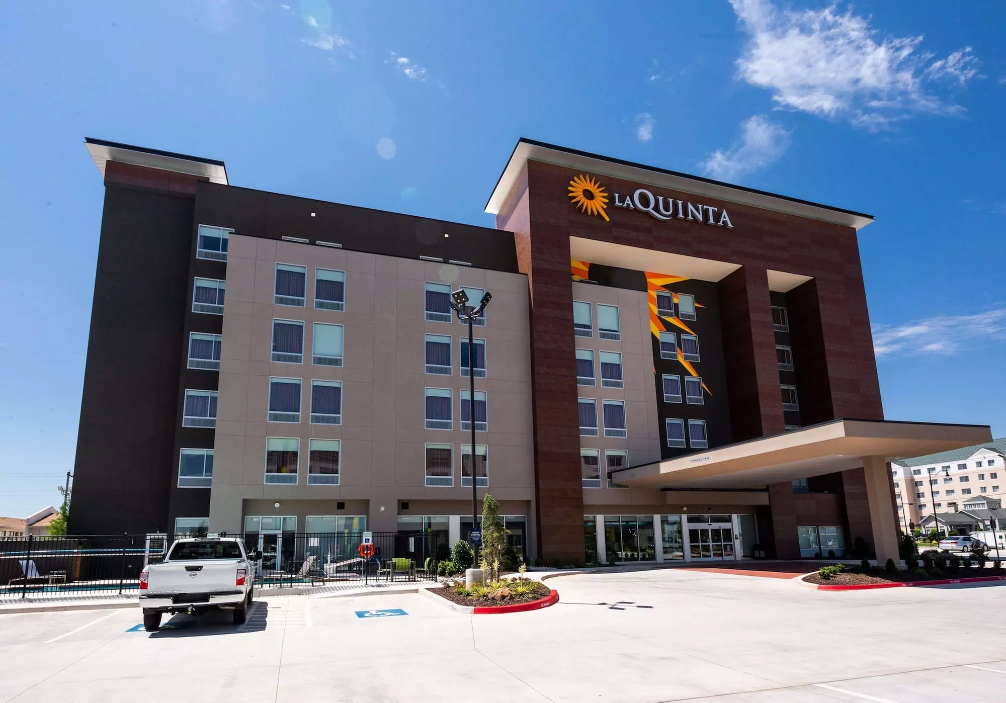 La Quinta Inn & Suites by Wyndham Oklahoma City Airport - Primary Image