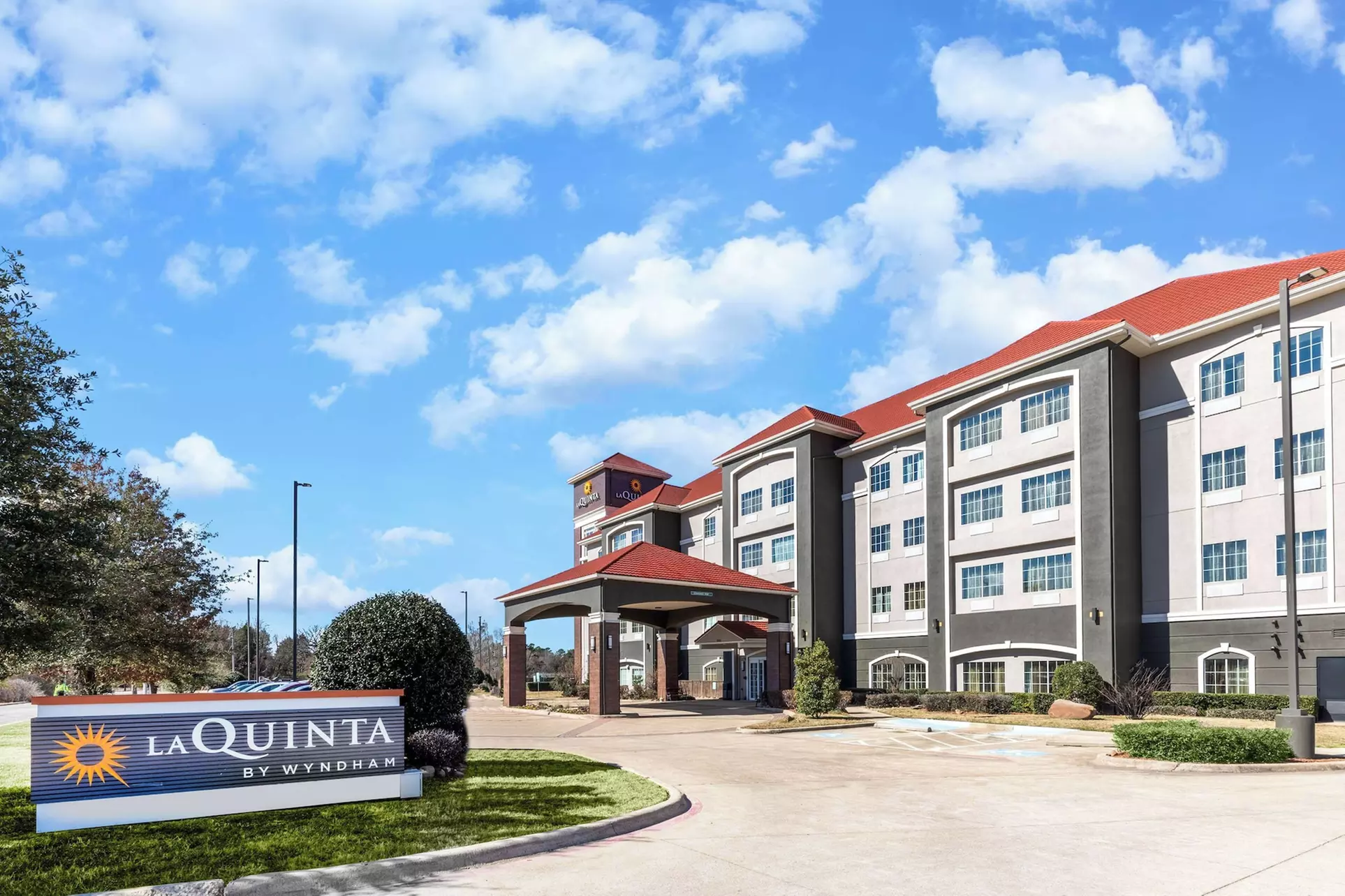 La Quinta Inn & Suites by Wyndham Mt. Pleasant - Primary Image