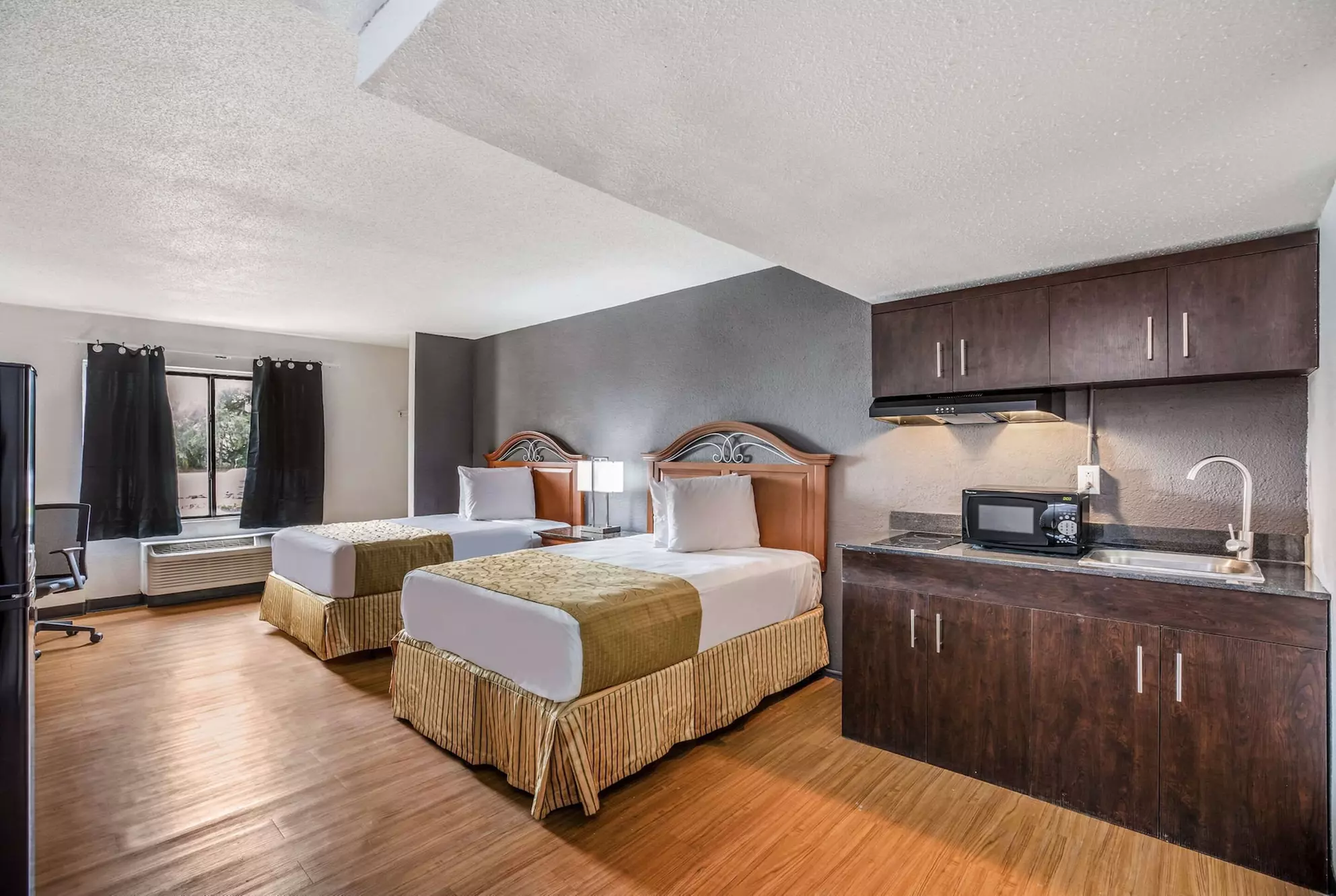 Econo Lodge - Primary Image