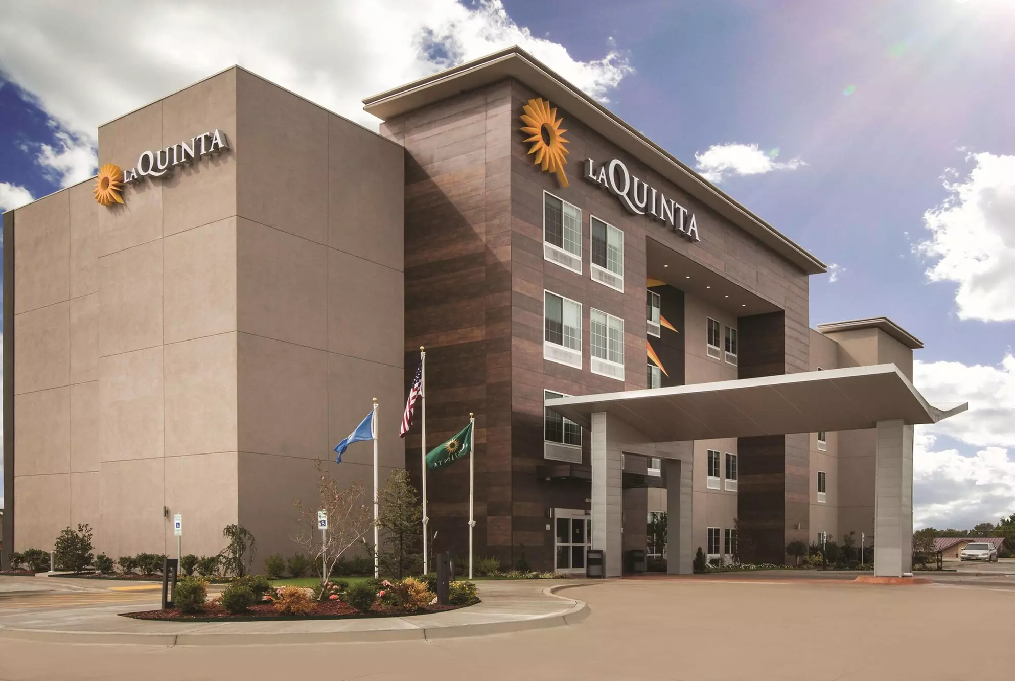 La Quinta Inn & Suites by Wyndham Mobile - Primary Image
