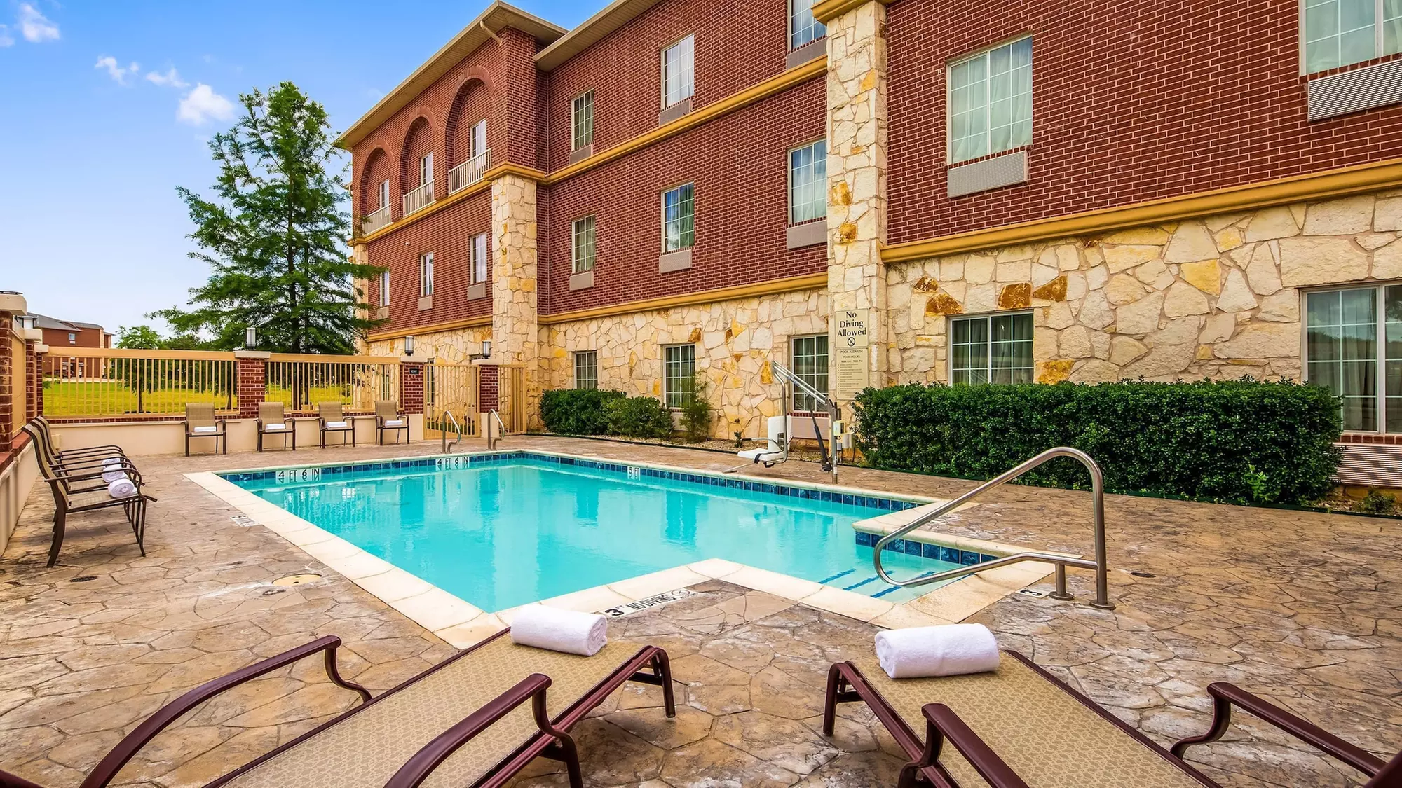 Best Western Red River Inn & Suites - Primary Image