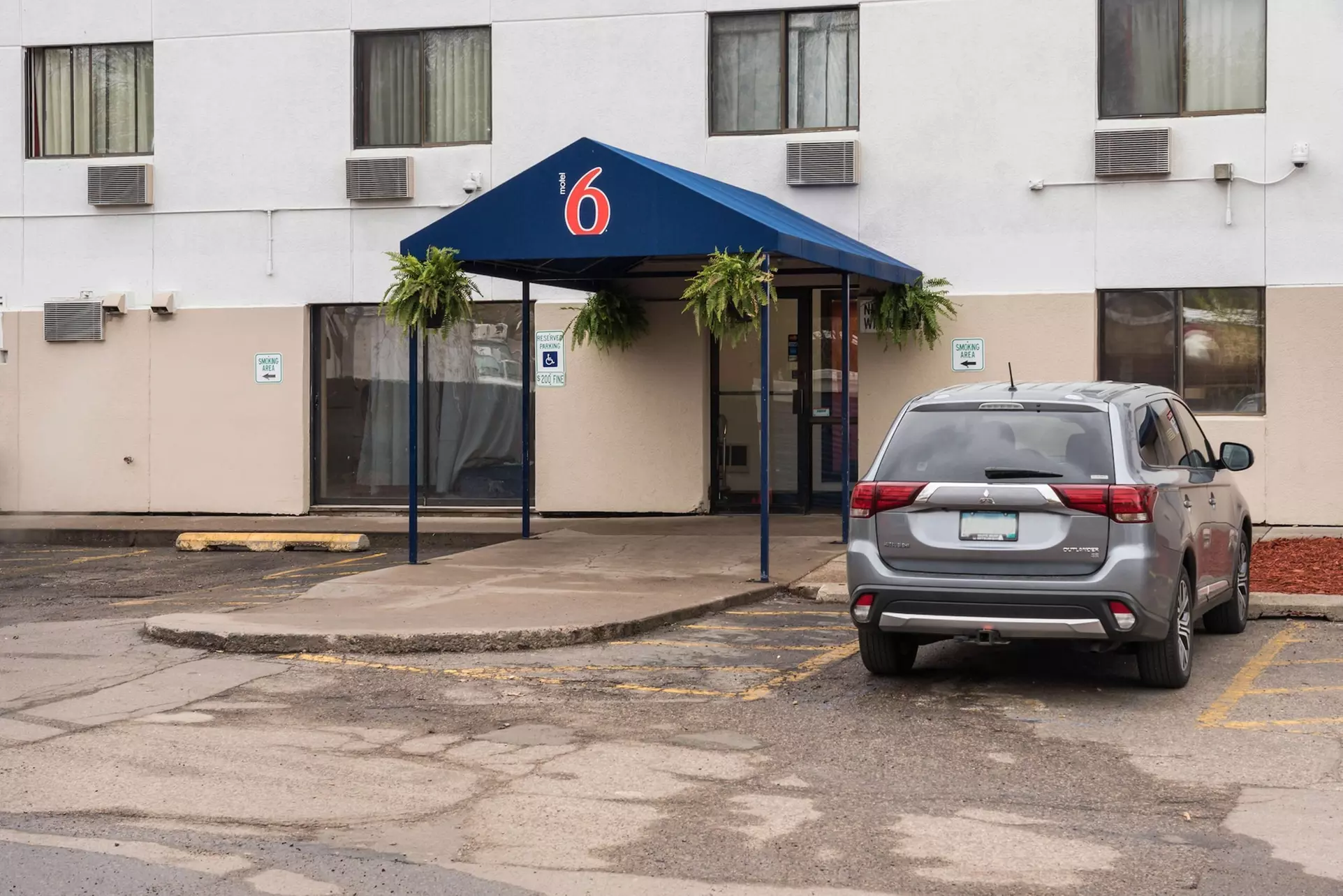 Motel 6 Saint Paul, MN - I-94 - Primary Image