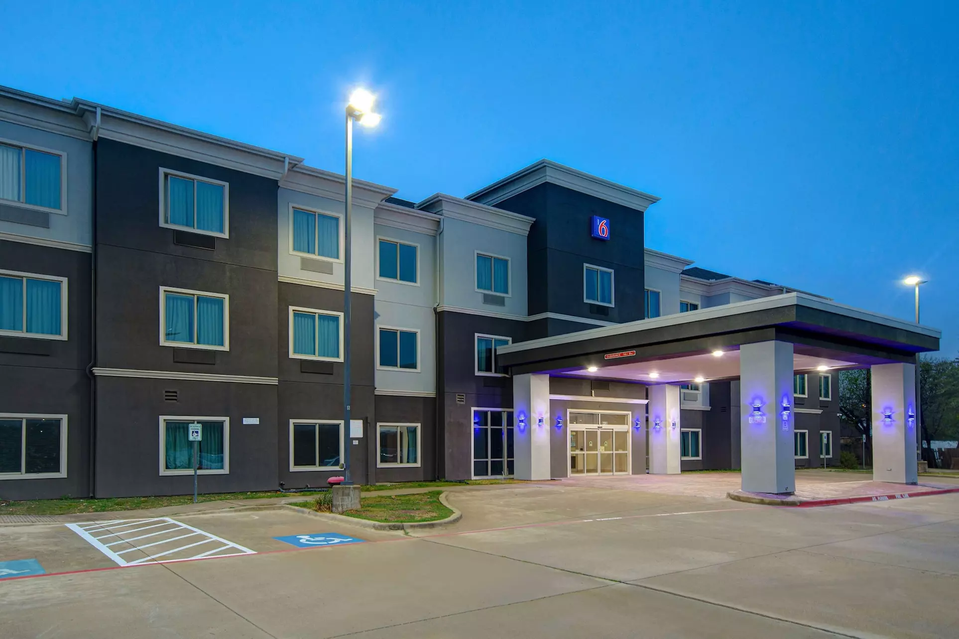 Motel 6 Fort Worth, TX – I-35 & I-20 - Primary Image