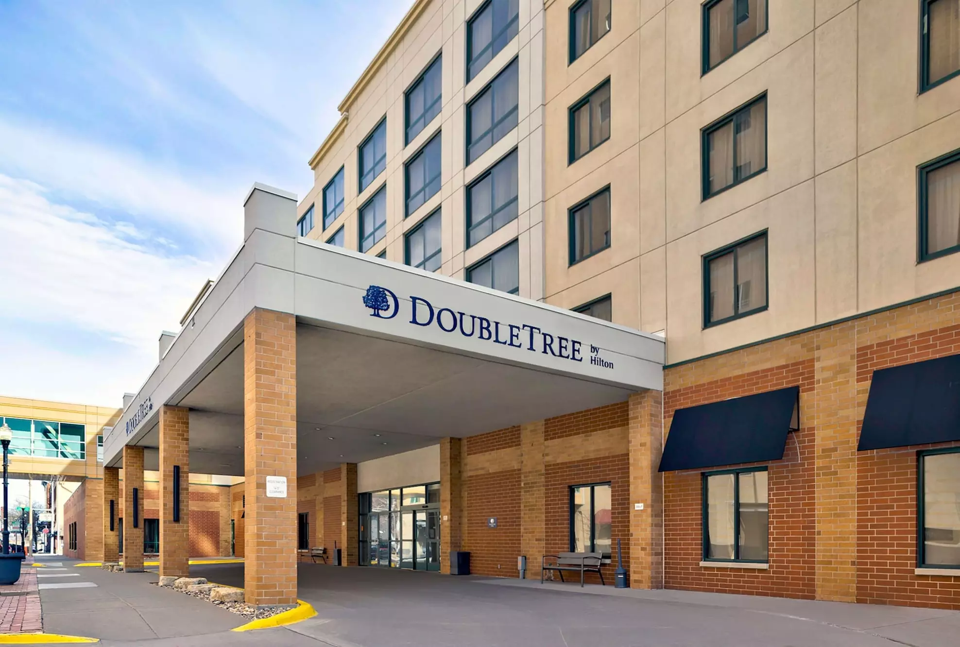 DoubleTree by Hilton Davenport - Primary Image