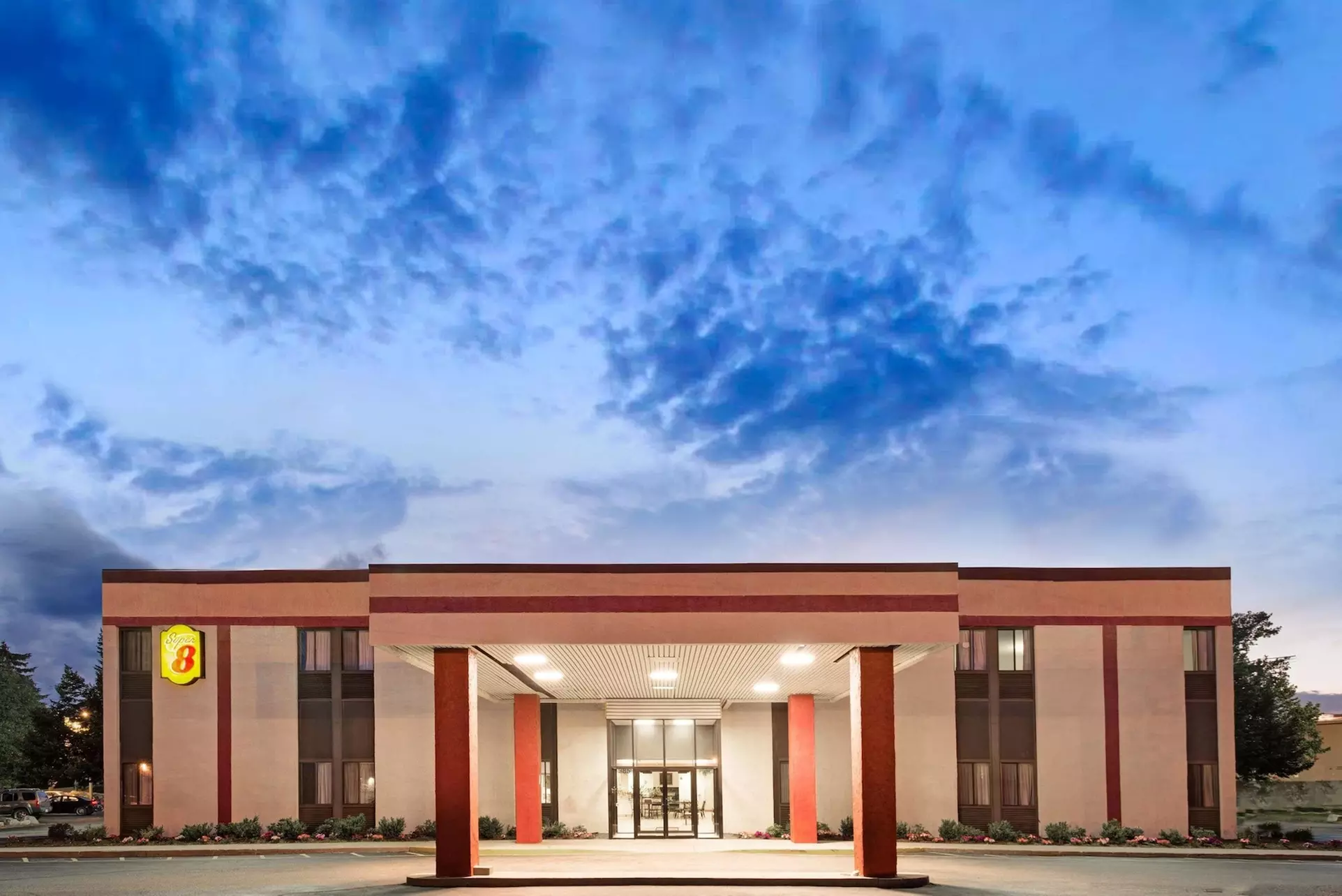 Super 8 by Wyndham Brockton - Primary Image