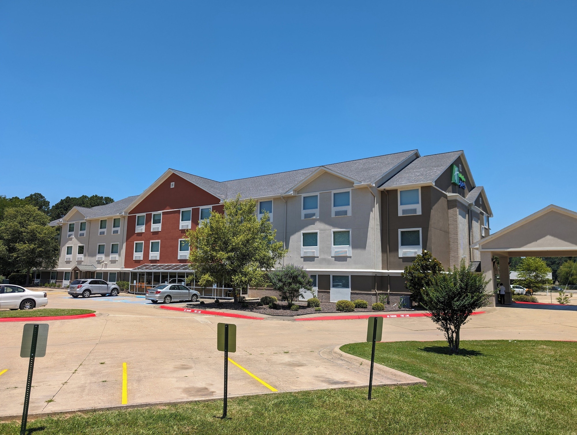Holiday Inn Express Hotel & Suites by IHG