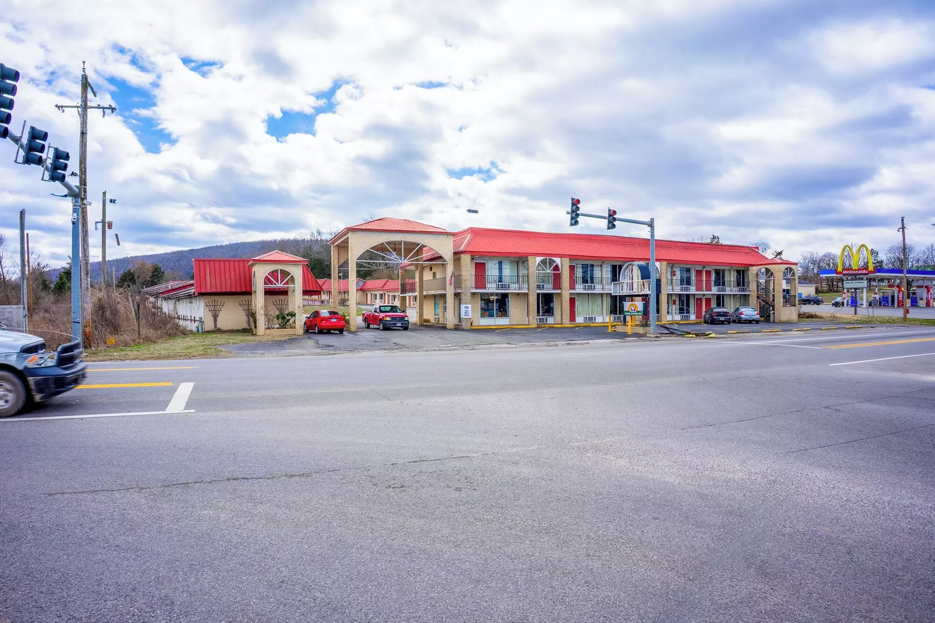 Ozark Junction mountain view by OYO - Primary Image